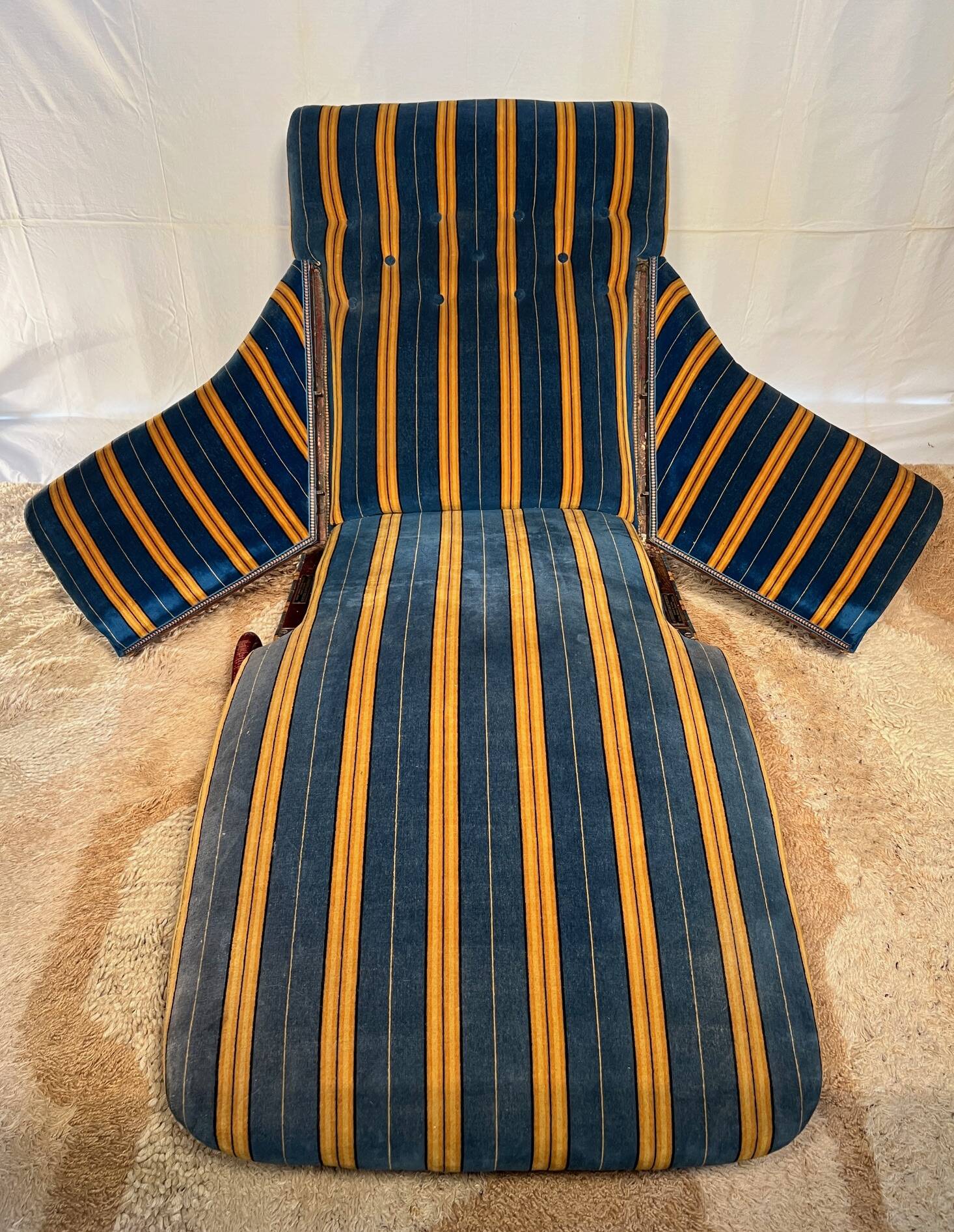 Dr Pascaud's Le Surrepos lounge chair, 1920s velvet chaise longue