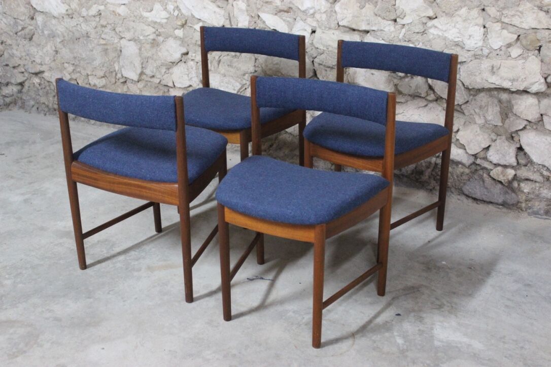Set dining table 4 chairs by publisher McIntosh