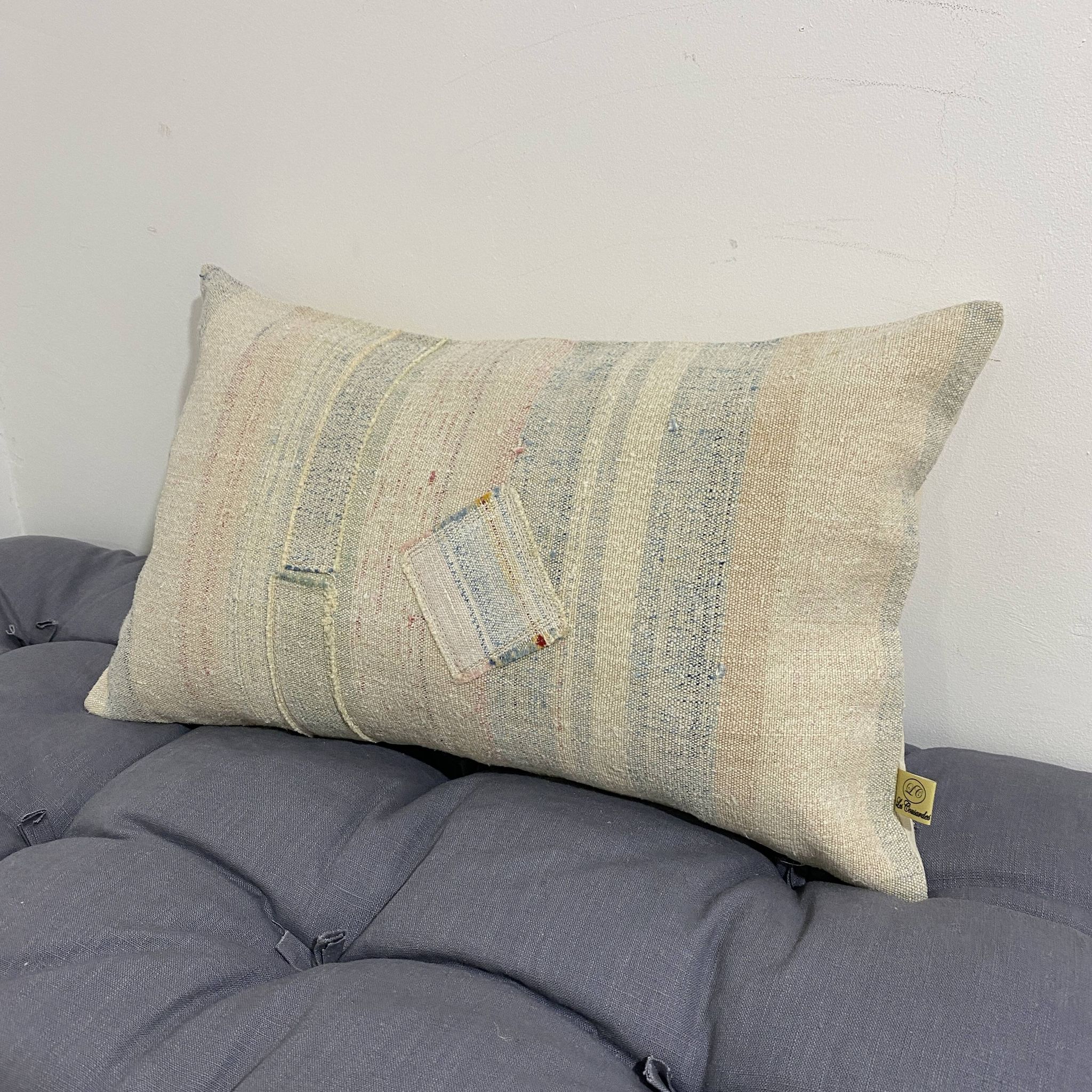 Cushion in vintage canvas Kilim style