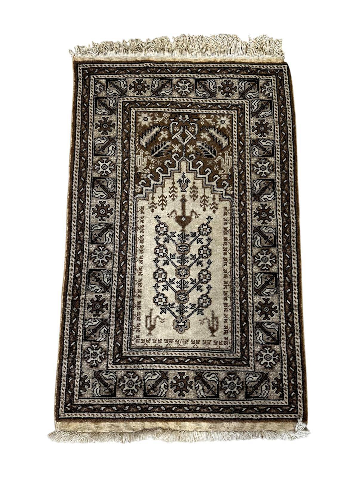 Tapis turc fait à la main