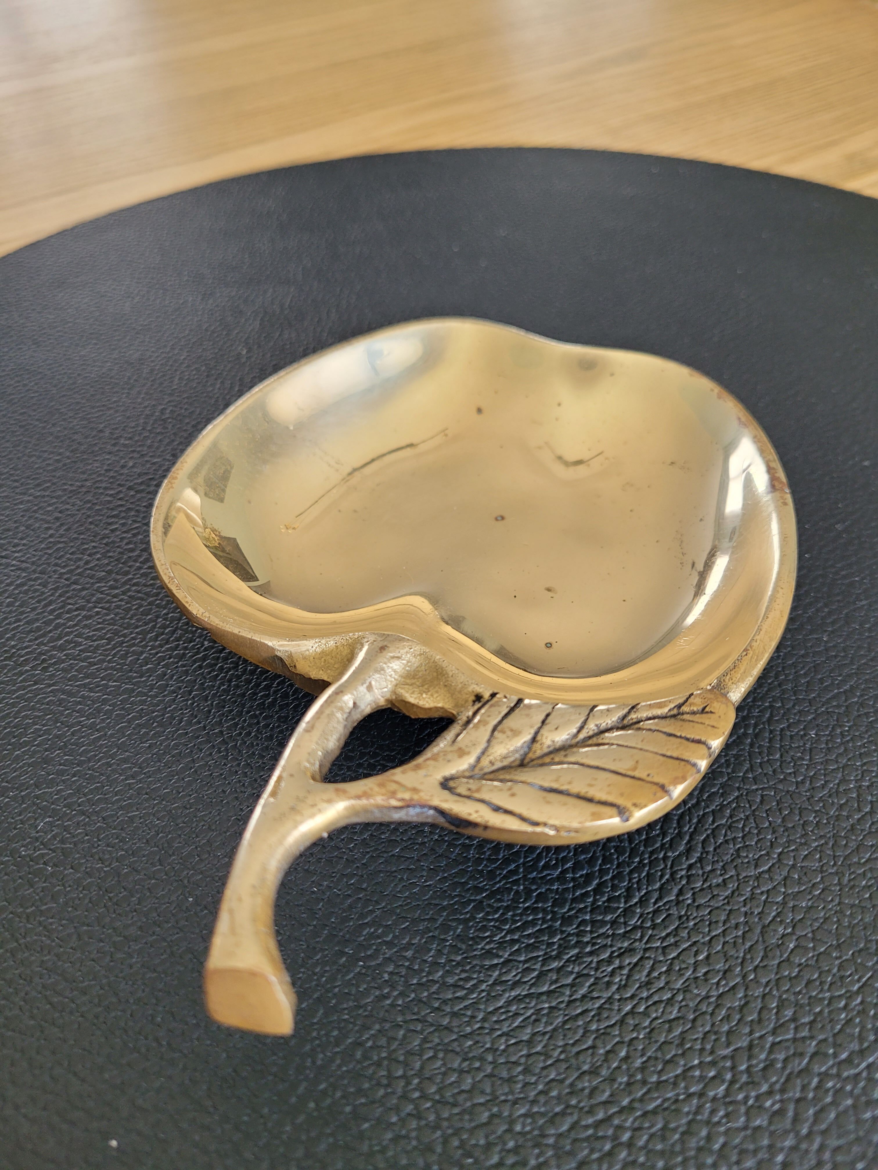 Empty brass pocket - apple