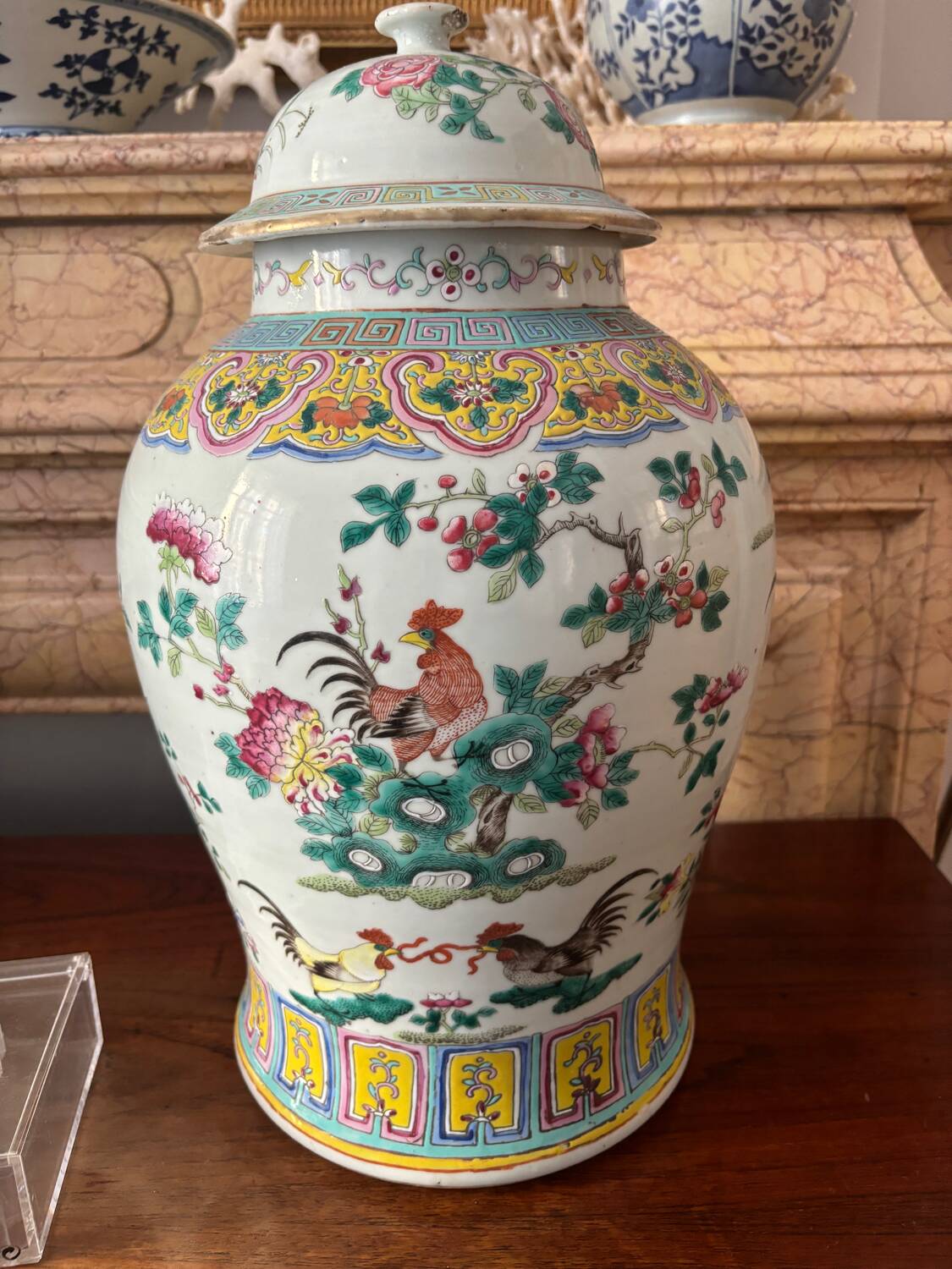Vase couvert en porcelaine de la famille rose, Chine XIXème