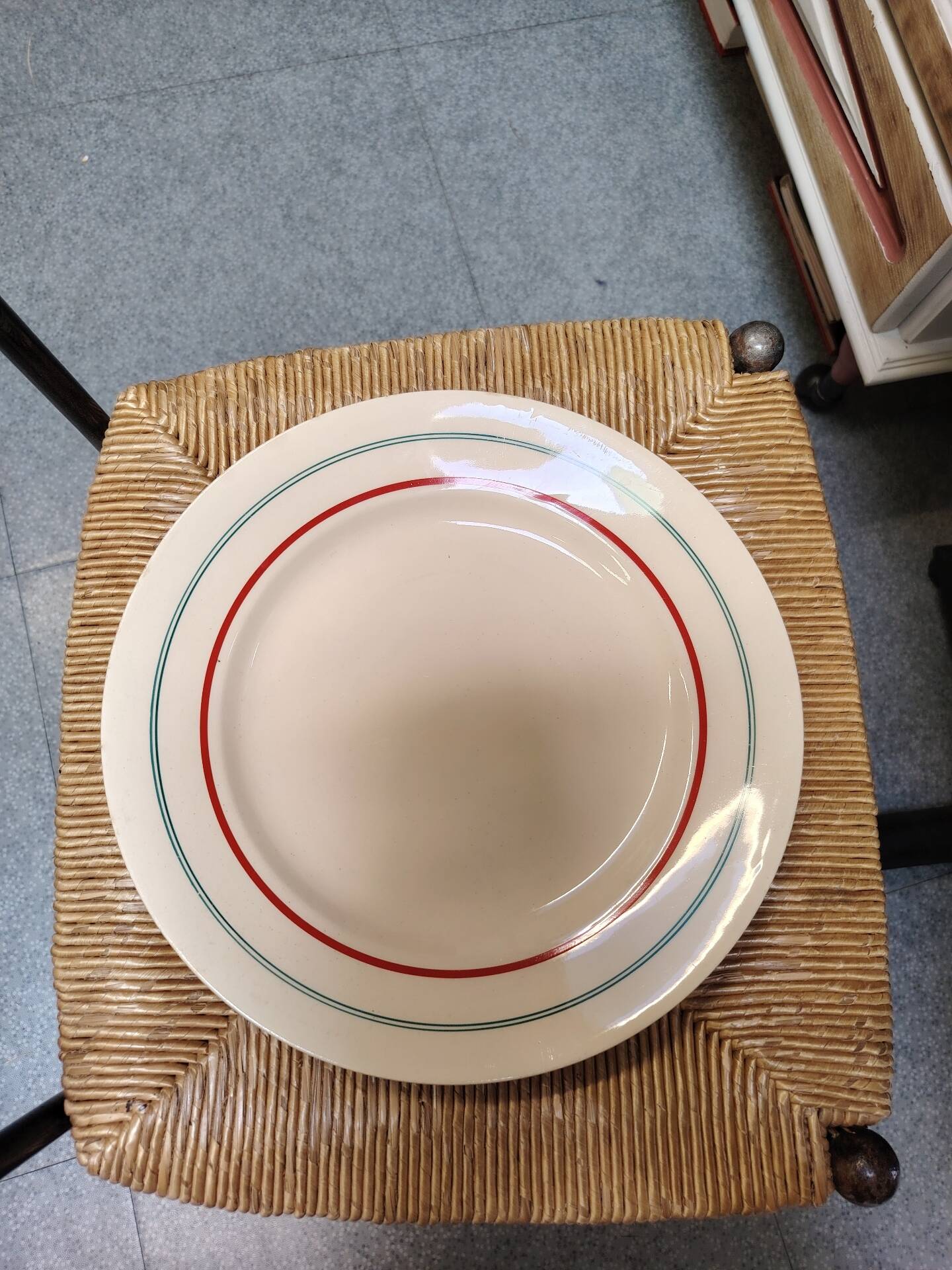 Round serving dish 28cm Moulin des Loups model Stanislas