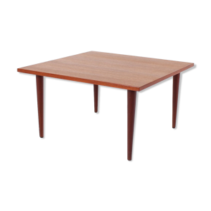 Table basse scandinave carrée