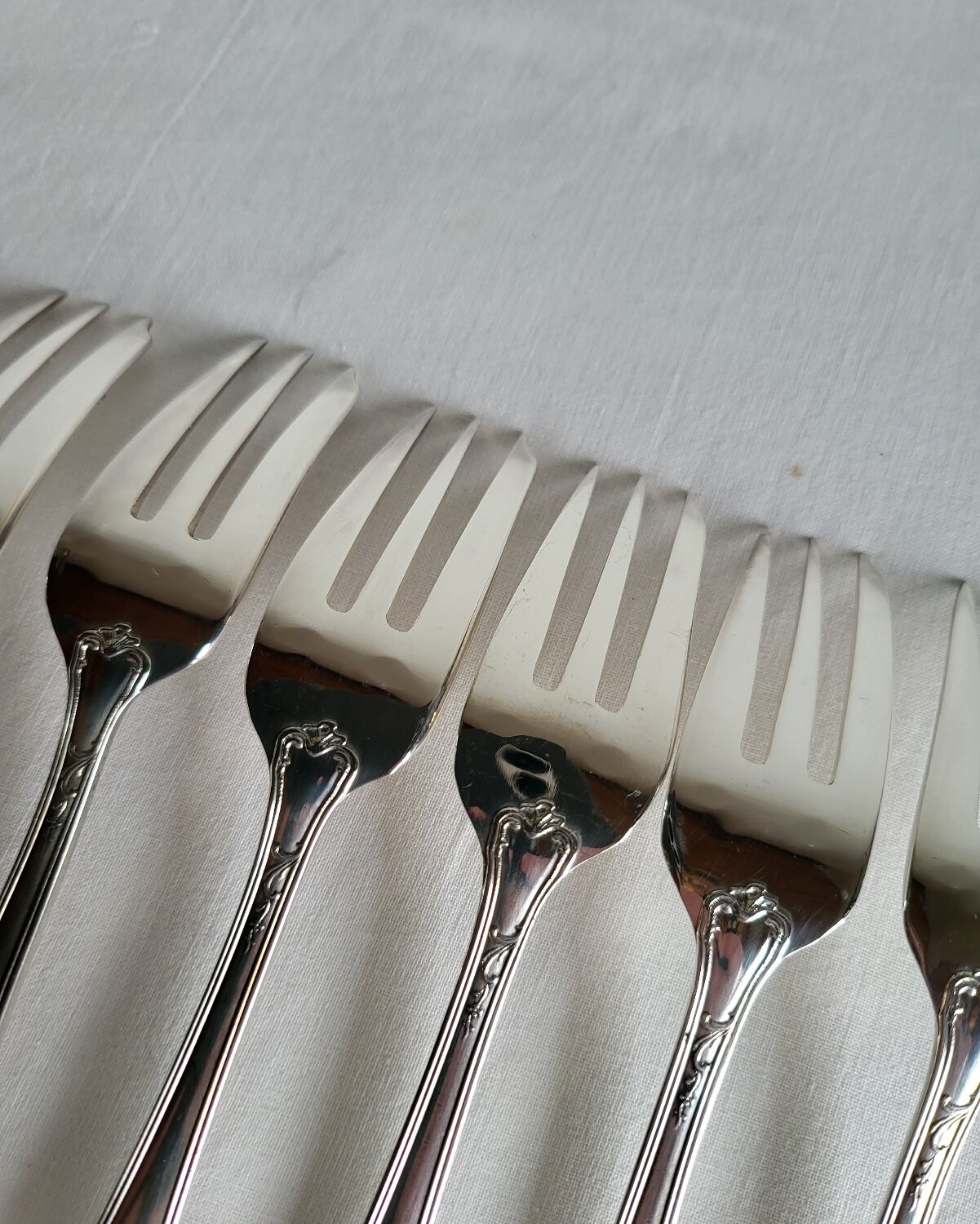 12 silver-plated dessert forks Guildar