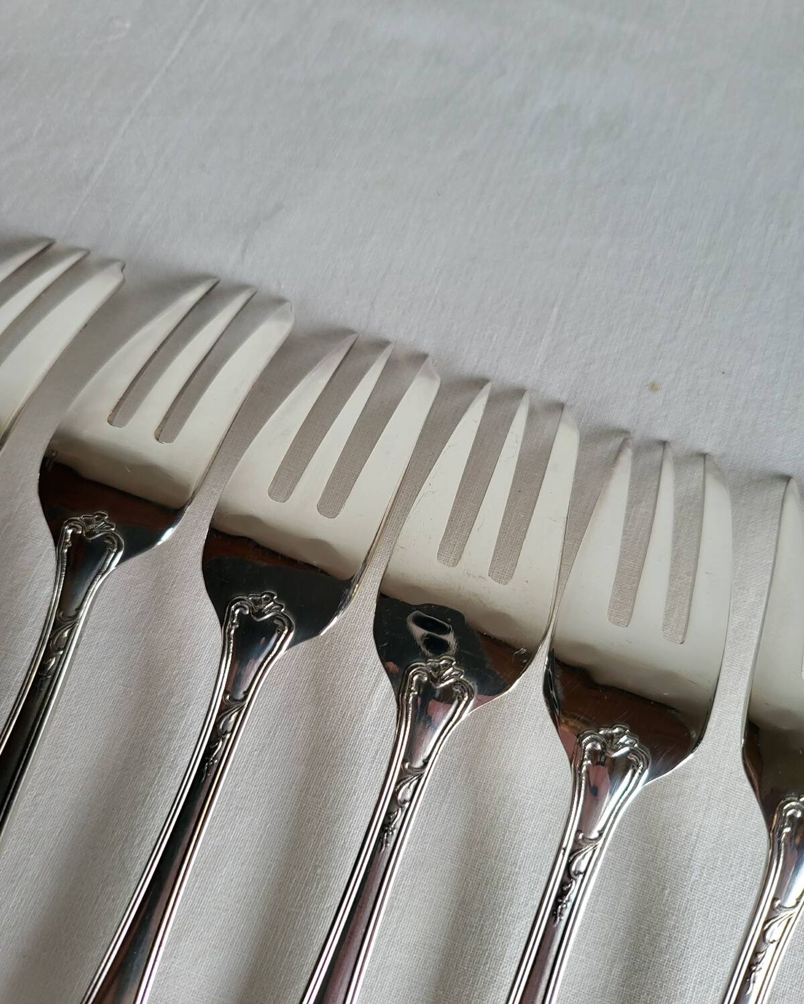 12 silver-plated dessert forks Guildar