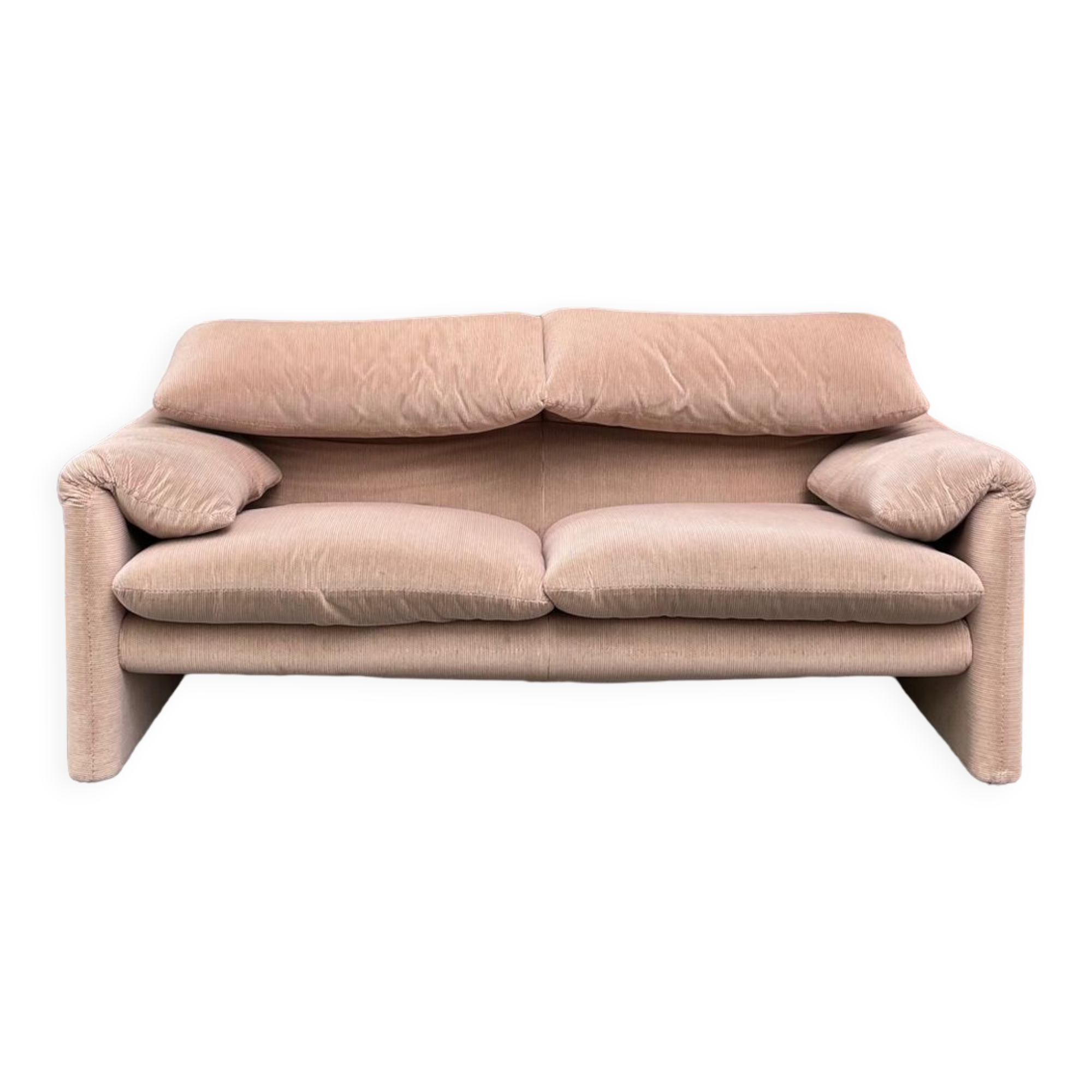 Maralunga sofa of cassina of the 80s design vico magistretti