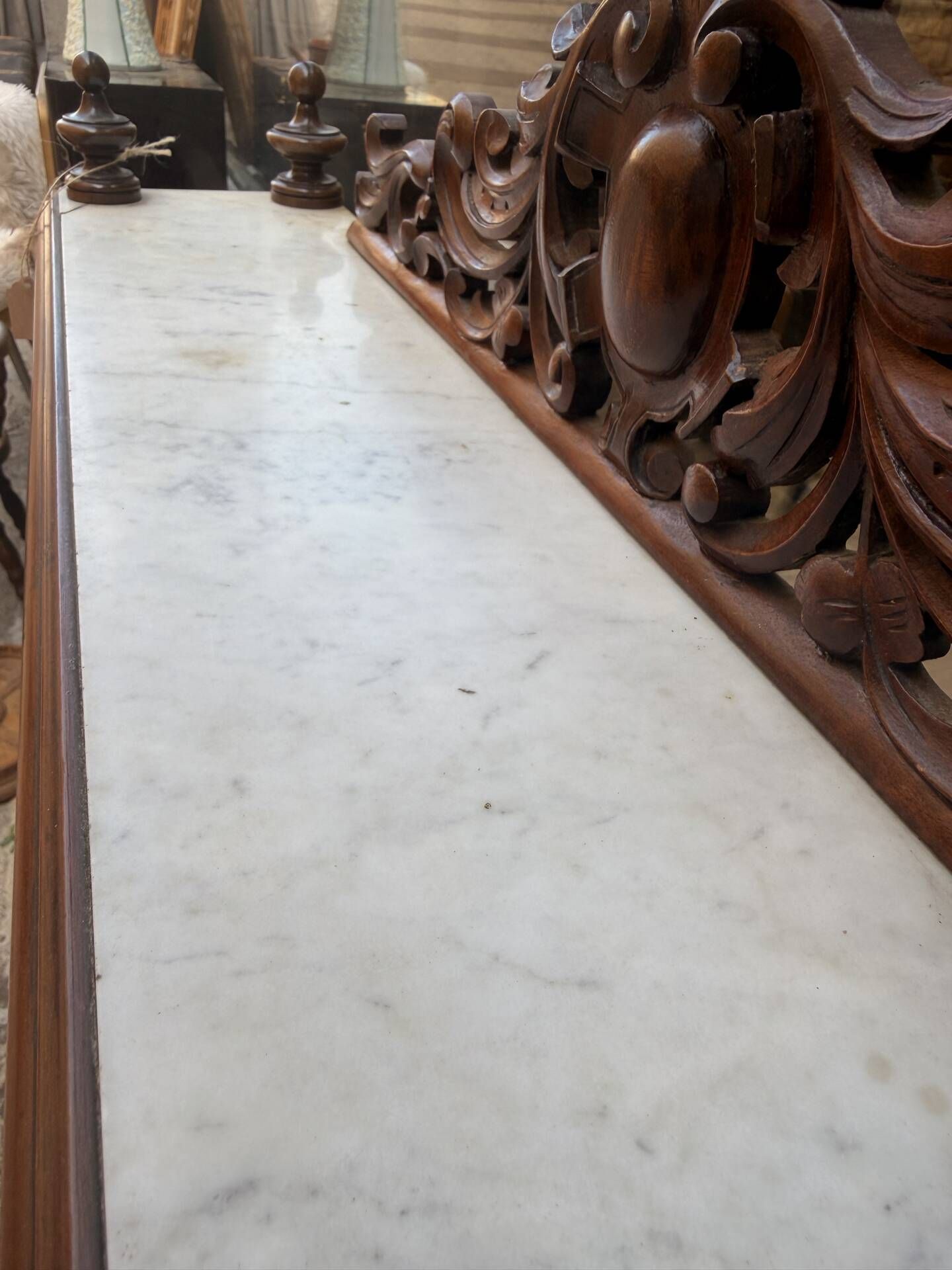 Petite étagère murale/console d’appoint Napoléon III — noyer sculpté e