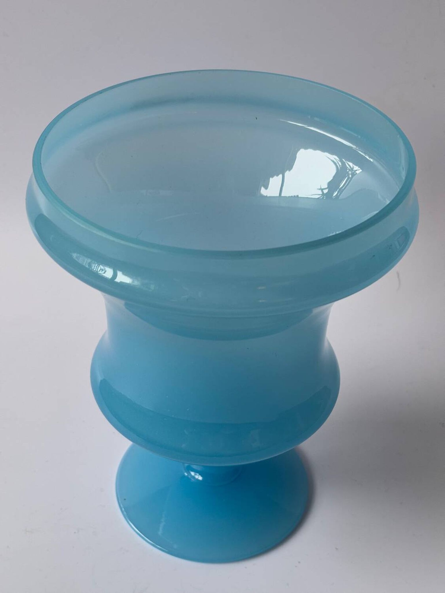 Vase vintage en opaline bleu