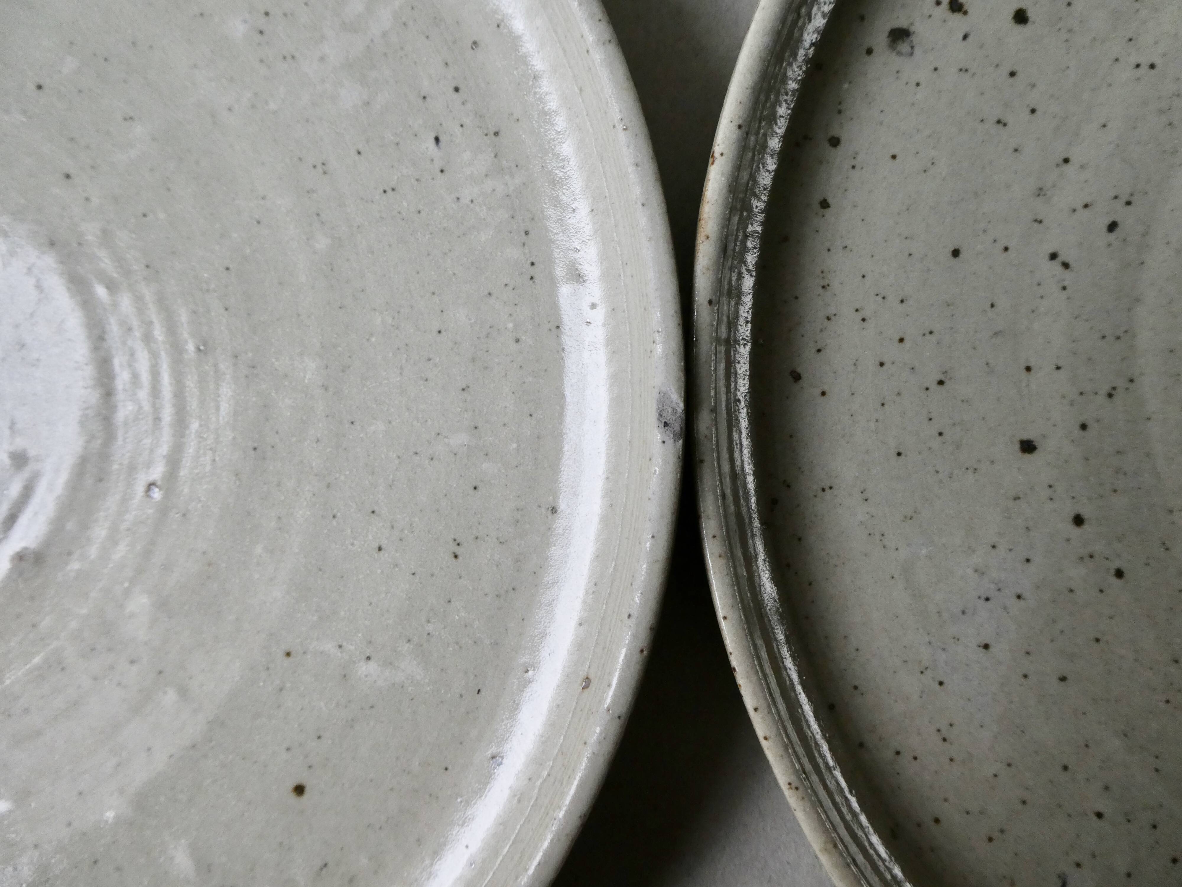 Set of 6 flat plates made of pyrity sandstone, signed