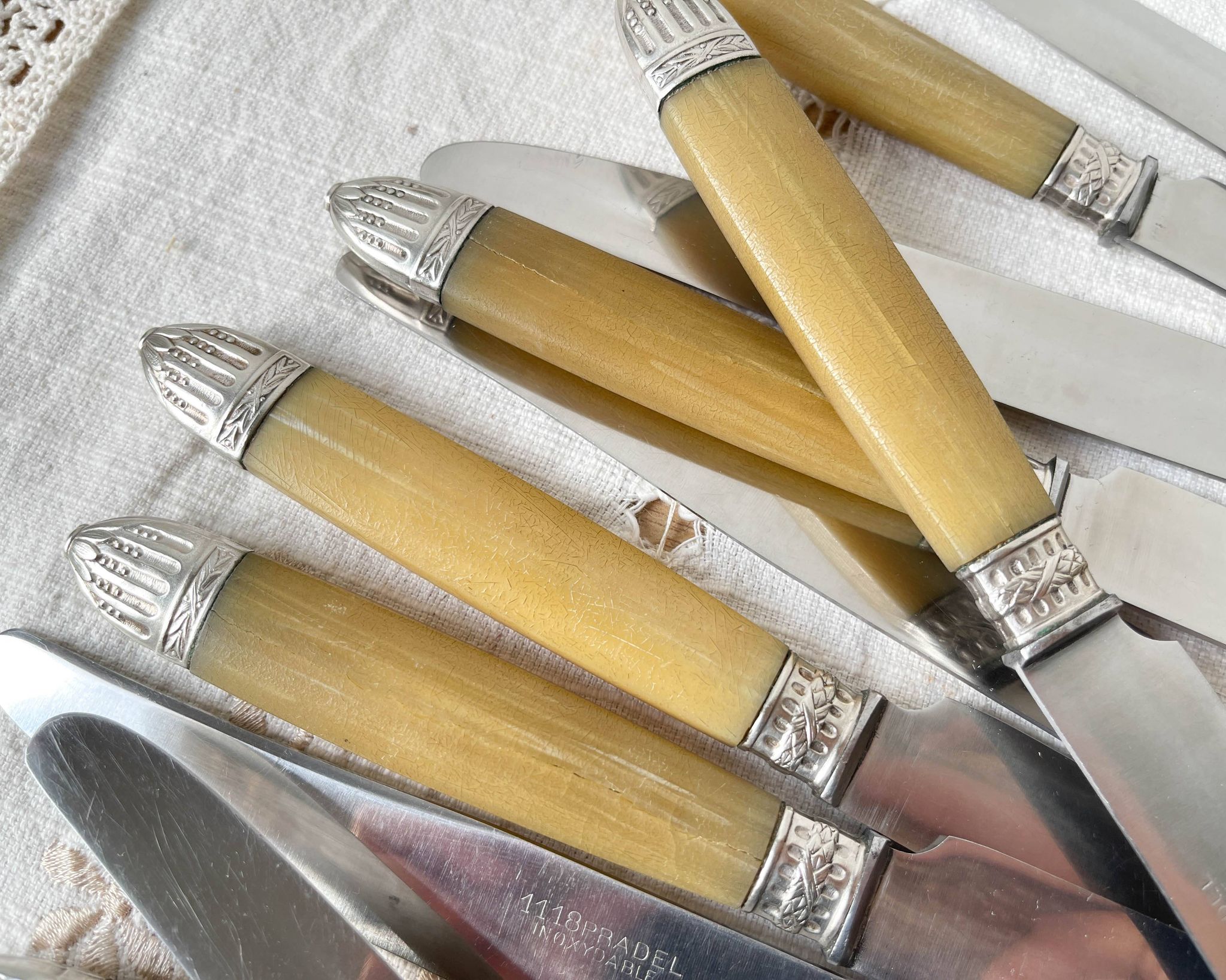 12 vintage Pradel stainless steel bakelite knives
