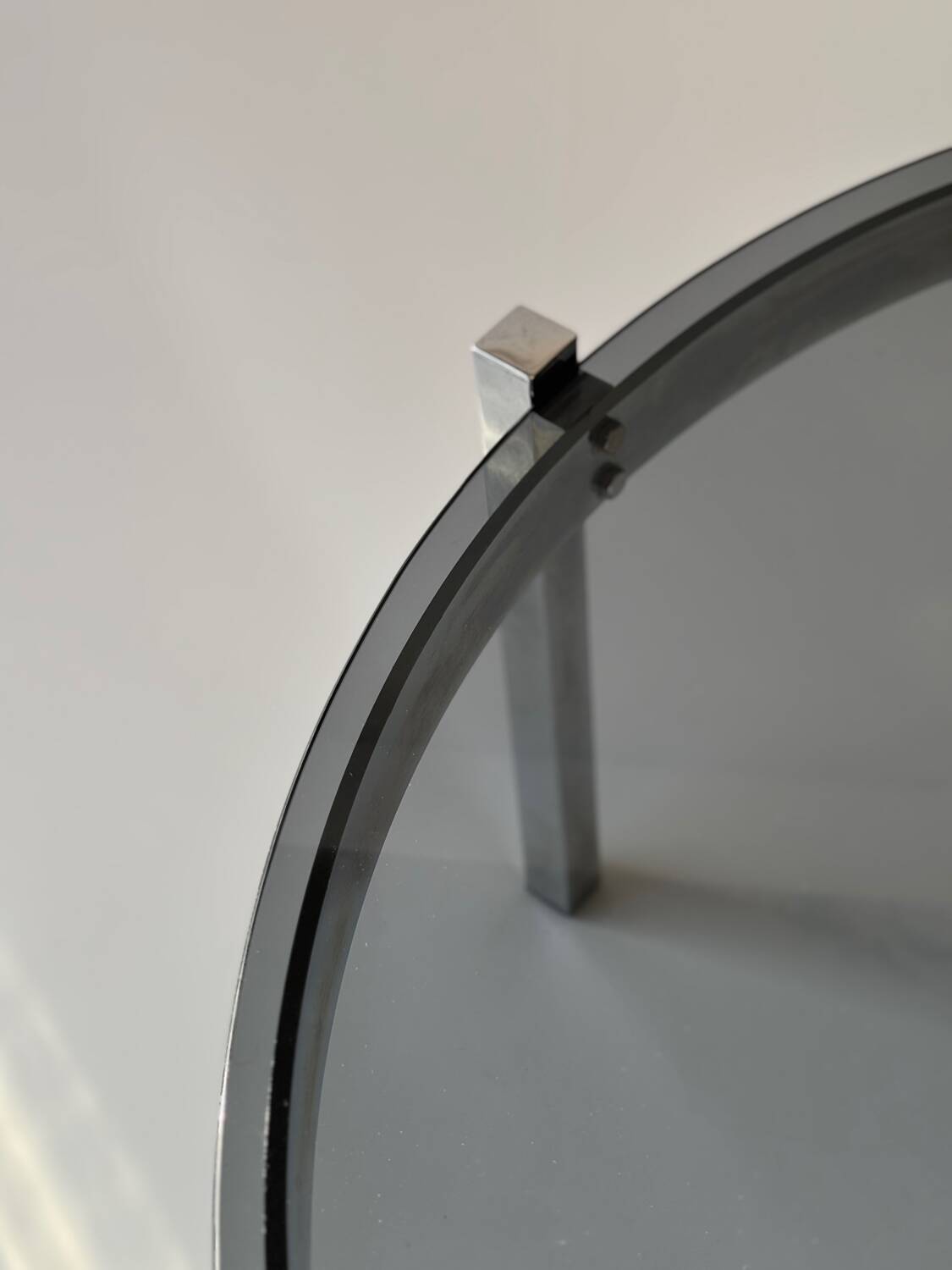 Table basse, chrome et verre fumé, 1970