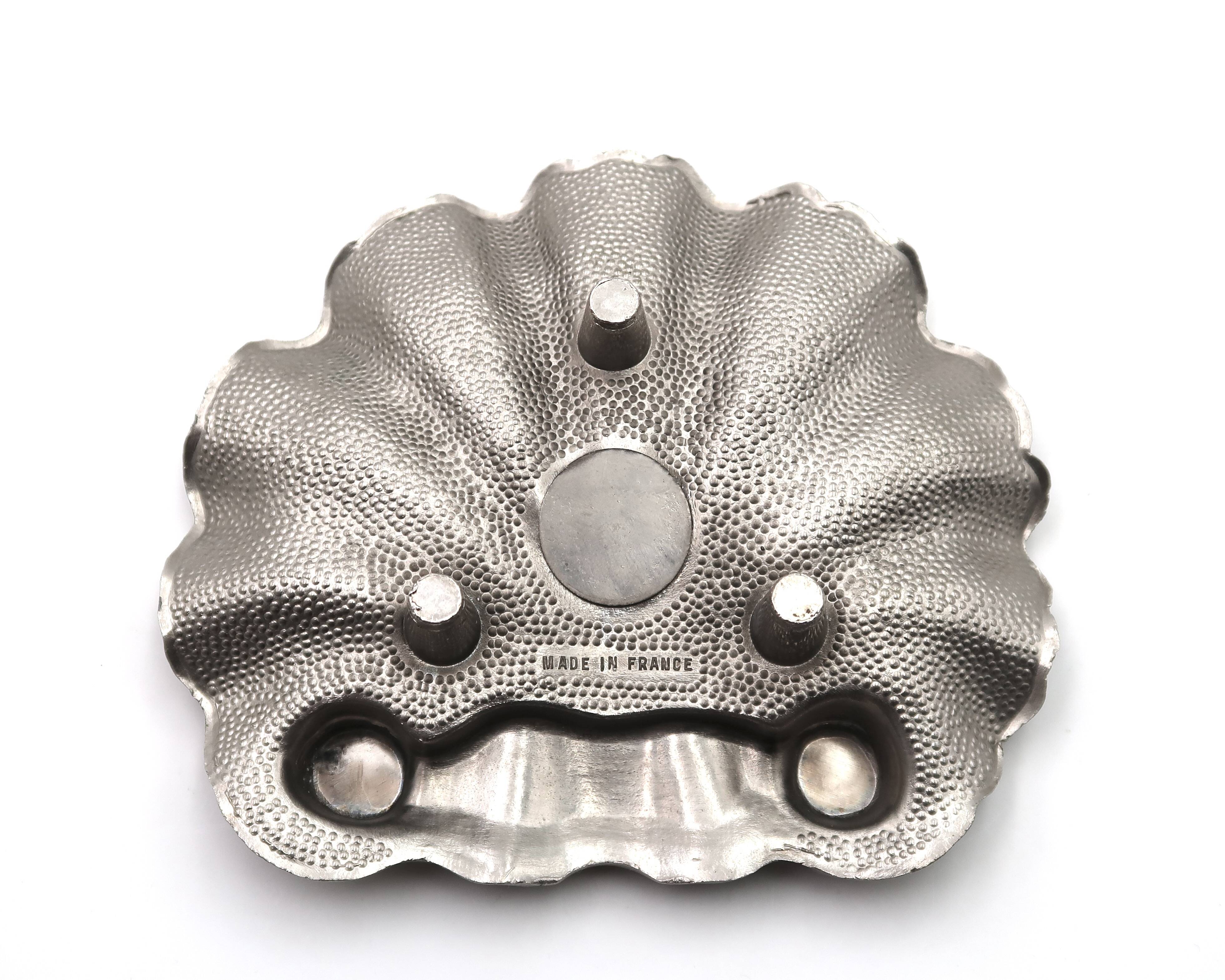 Cendrier Art deco en forme de coquillage en métal argenté