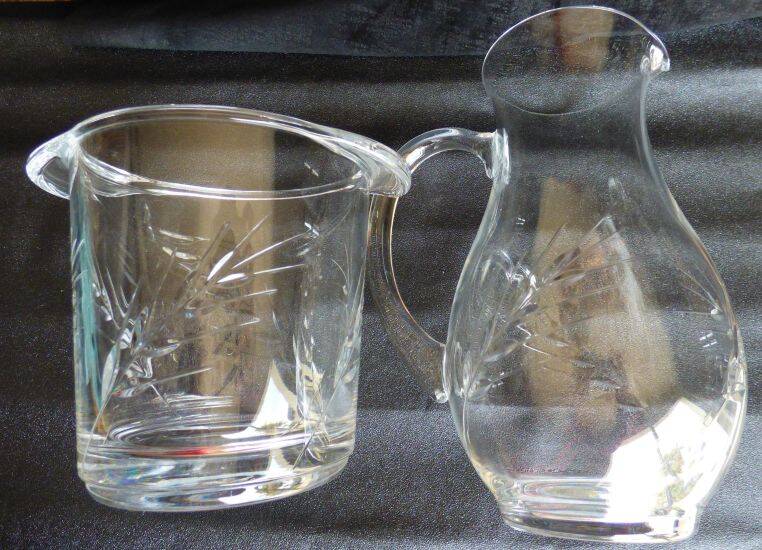 Set of 2 pieces with wheat ear pattern, including 1 jug and 1 ice bucket.