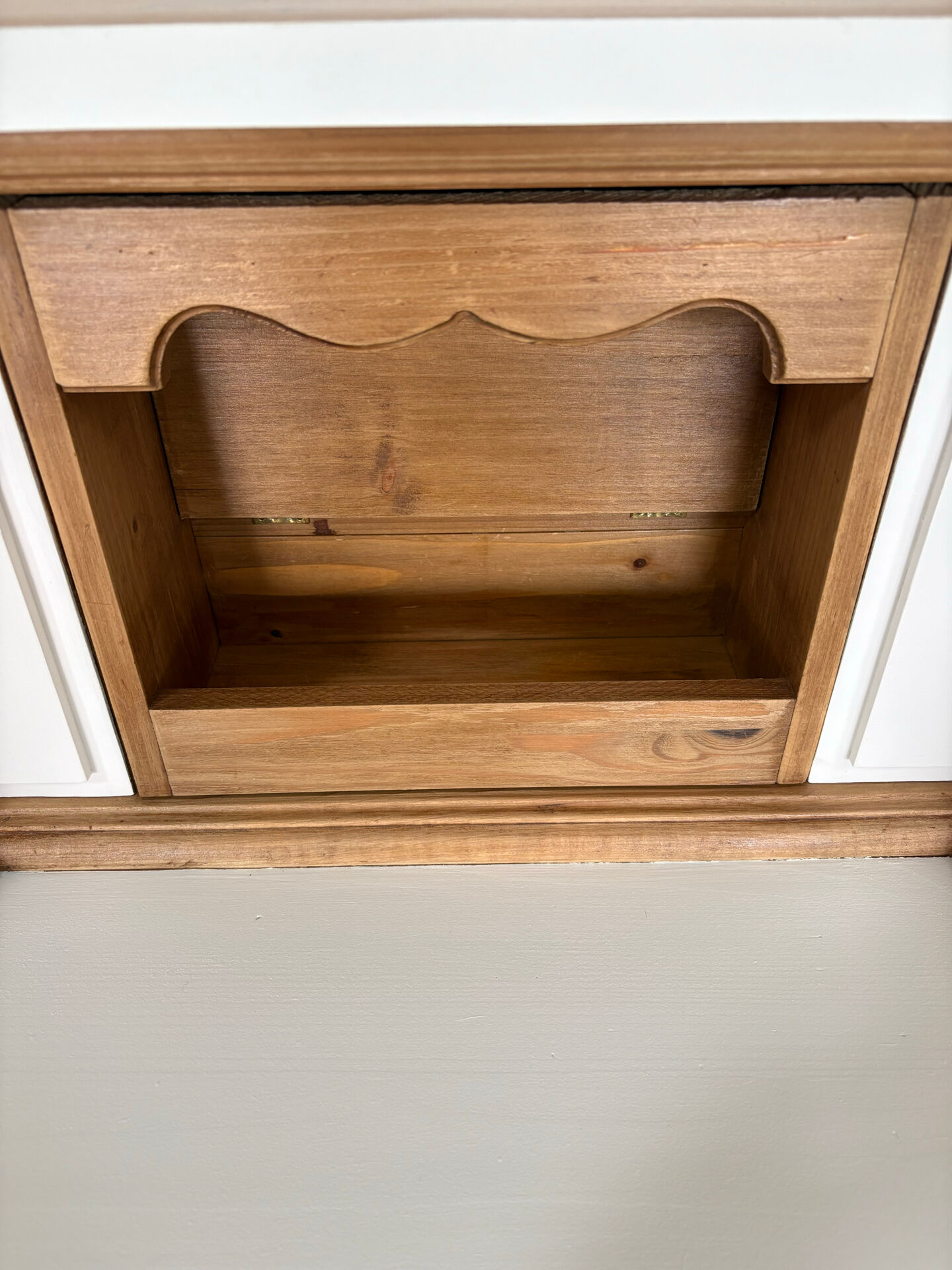 Charming secretary fully restored