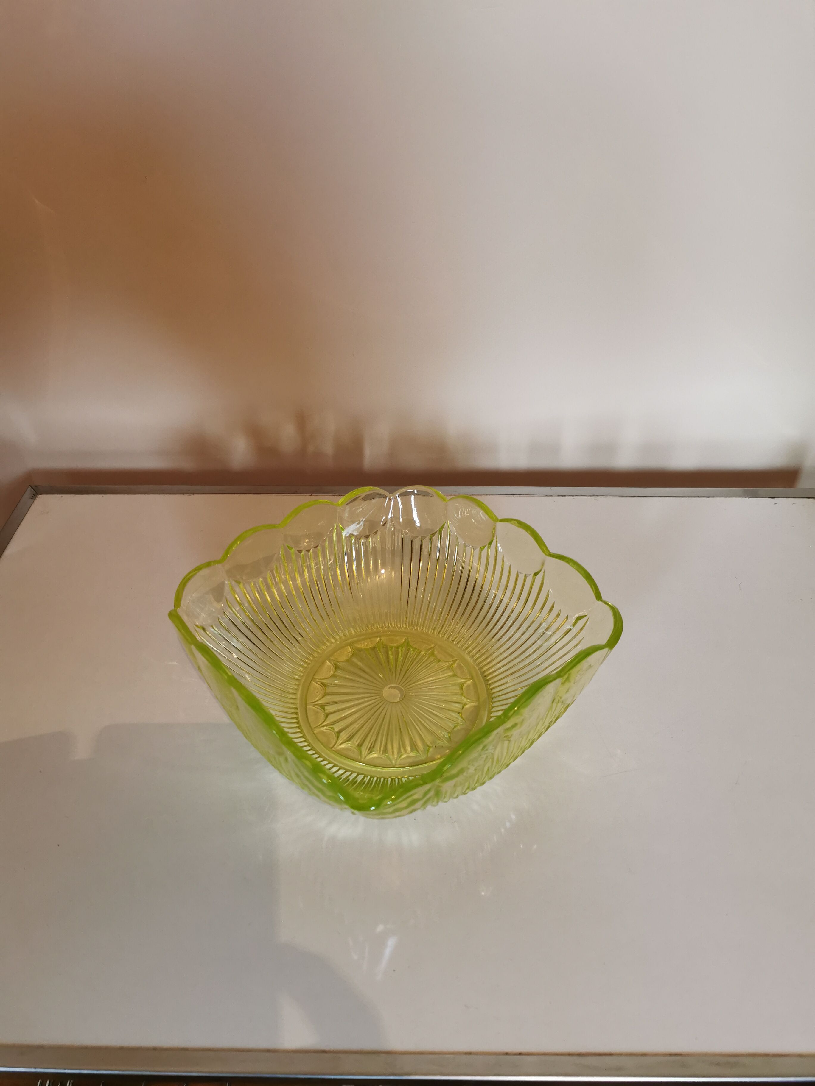 Square art deco salad bowl in Ouraline