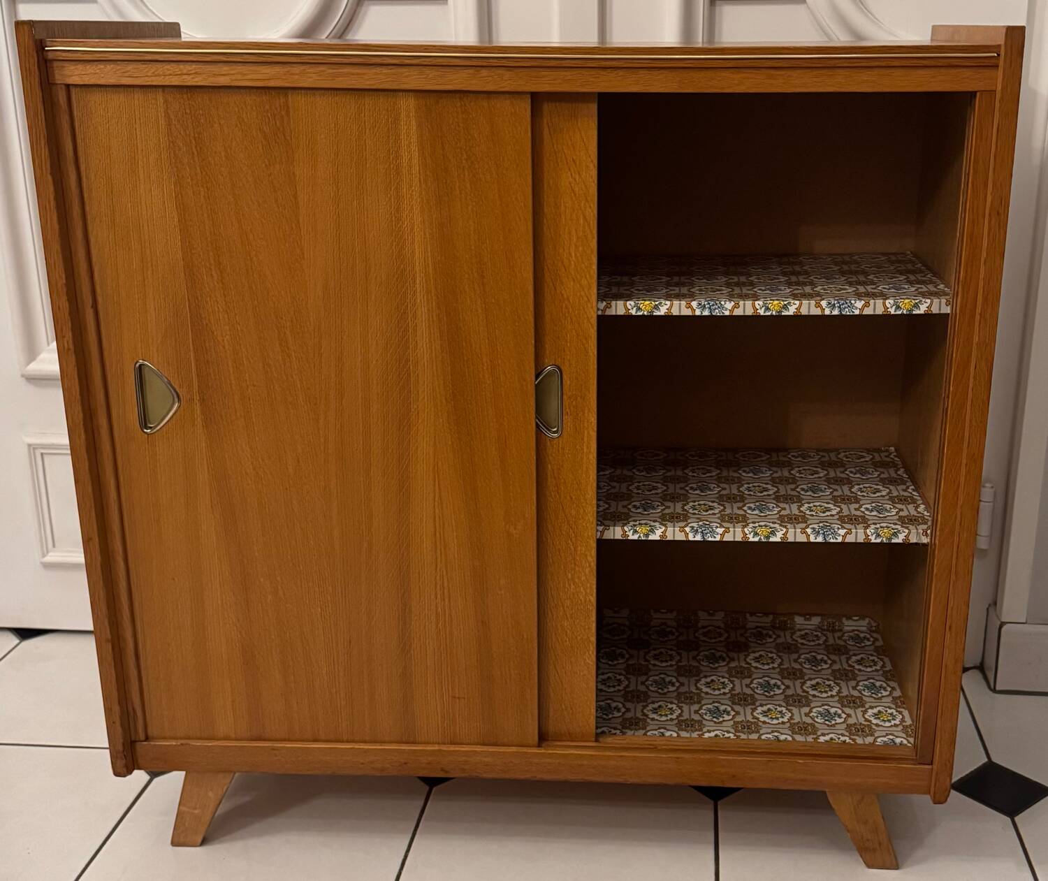 Vintage shoe cabinet with compass legs