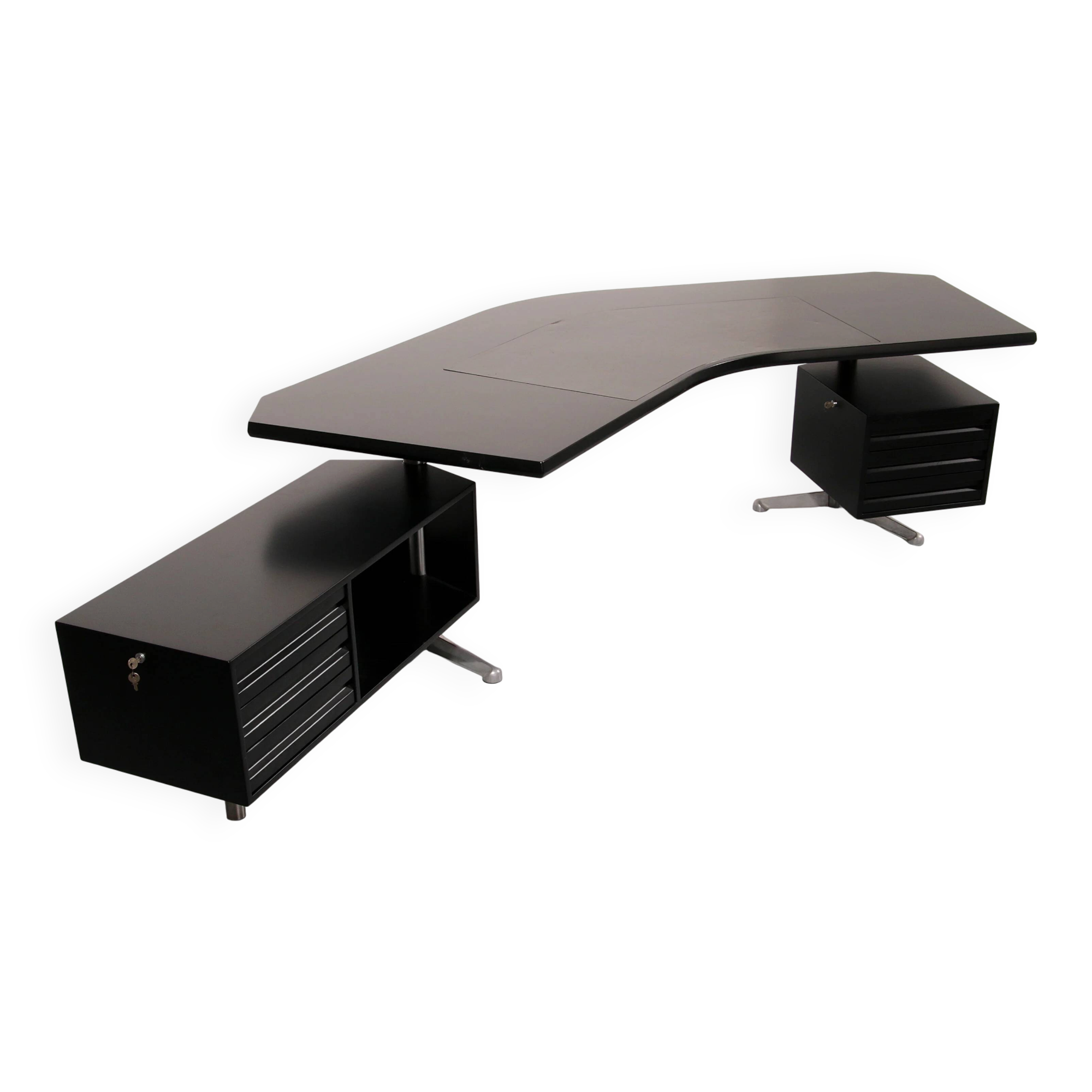 Bureau d'angle exécutif 'T96' d'Osvaldo Borsani pour Tecno en bois laqué noir