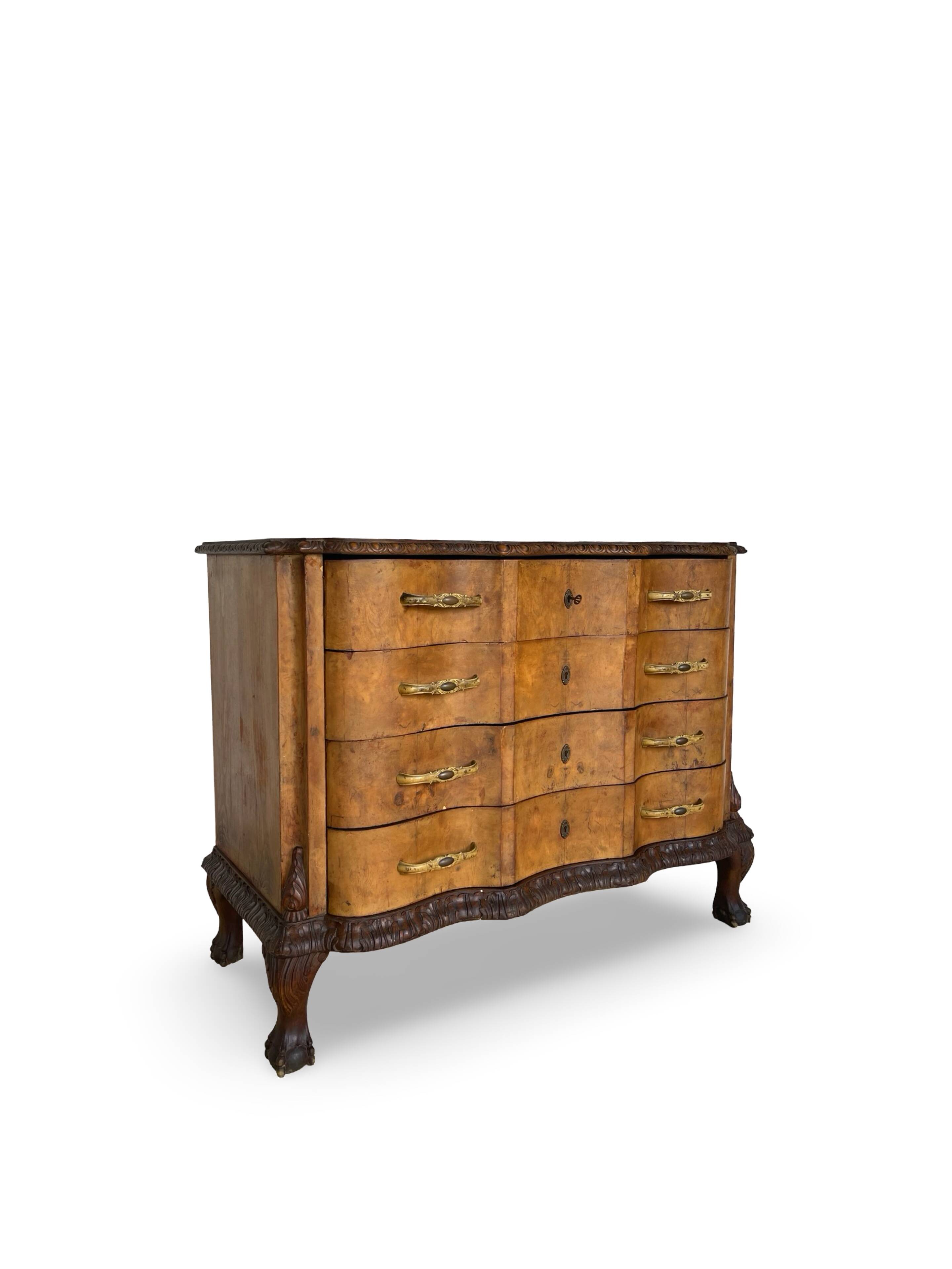 Commode italienne des années 1920.