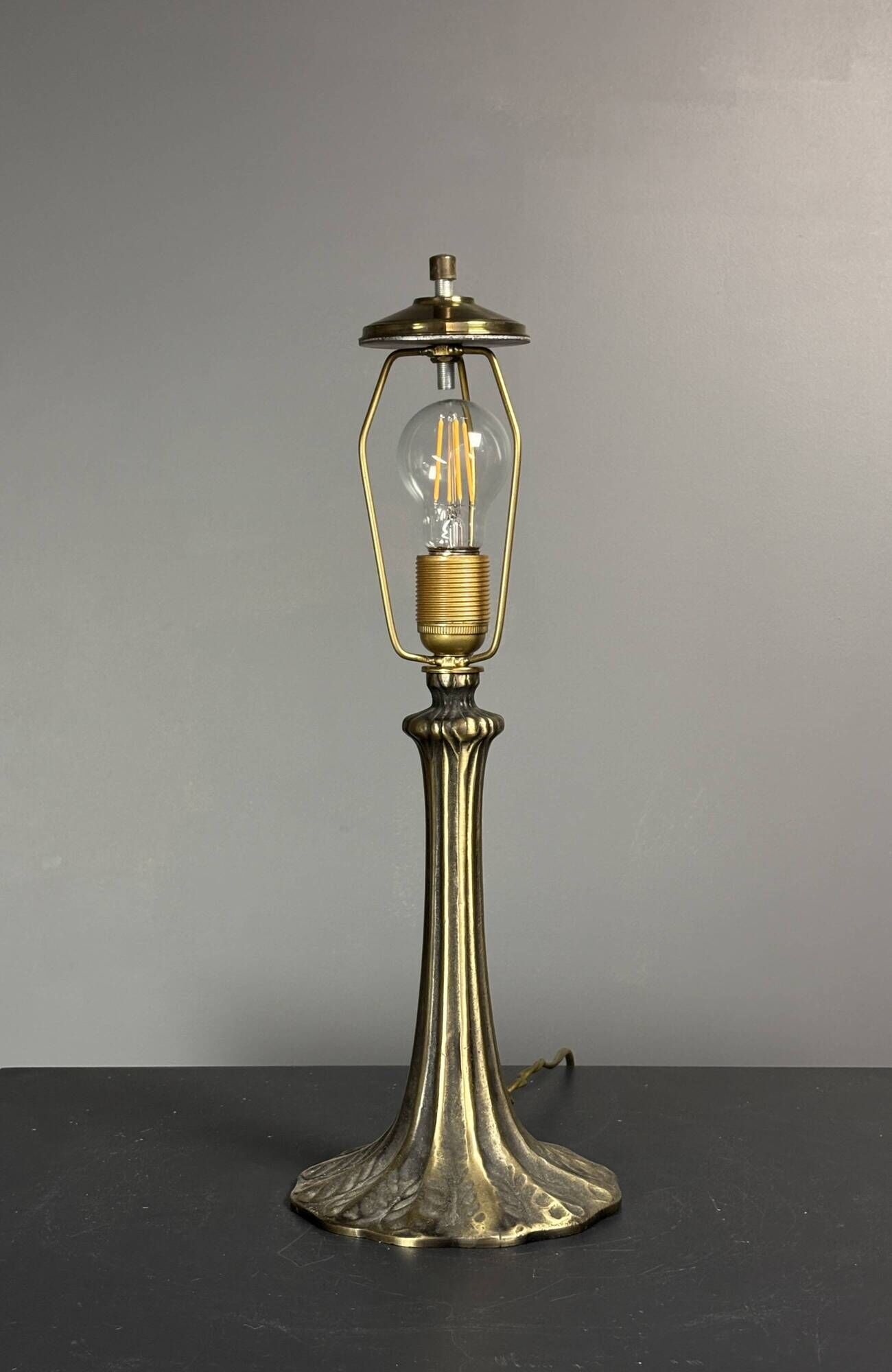 Midcentury mushroom pencil reed rattan bamboo and brass table lamp, 1970s