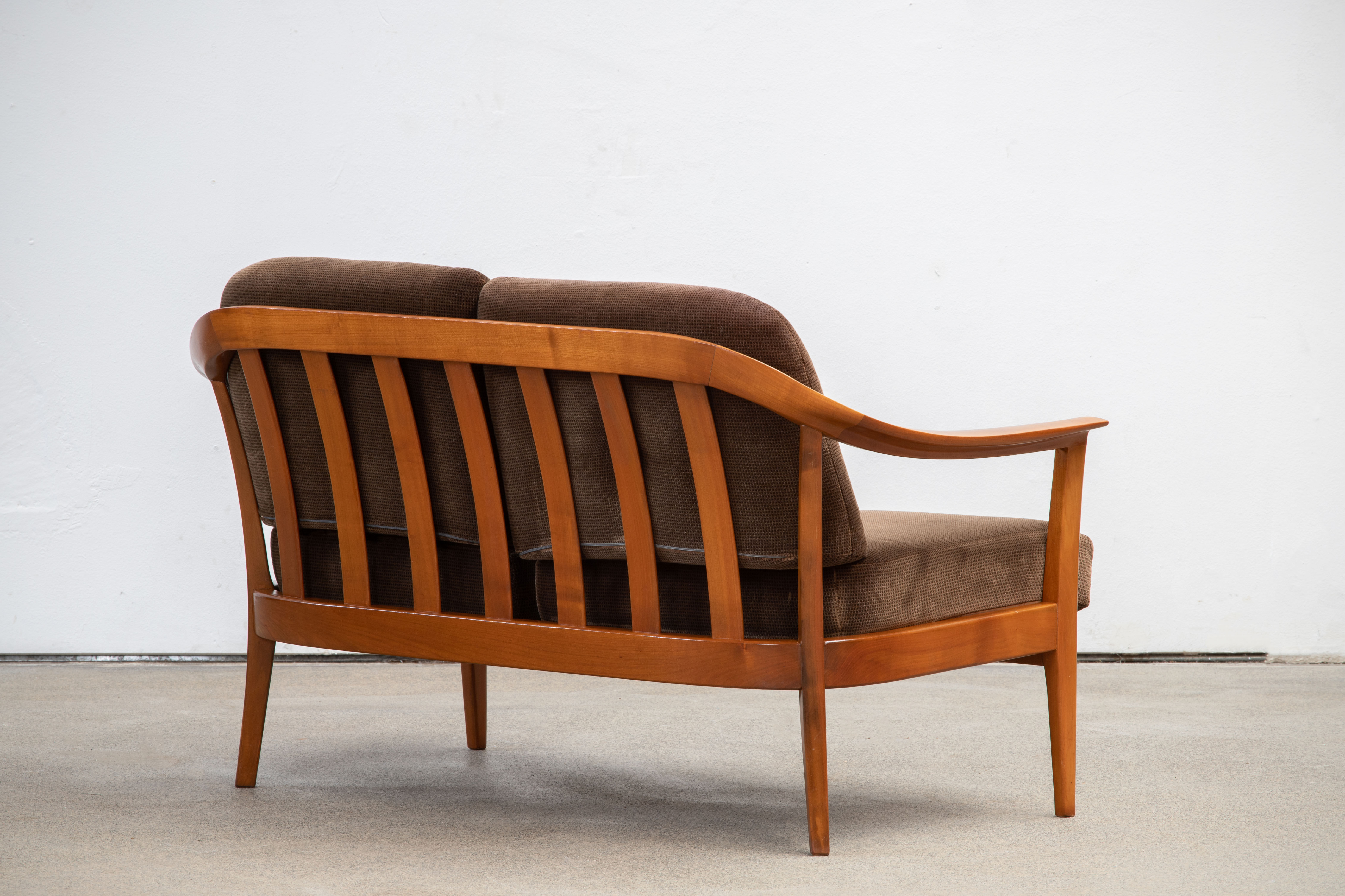 Vintage Scandinavian Sofa – 133 cm