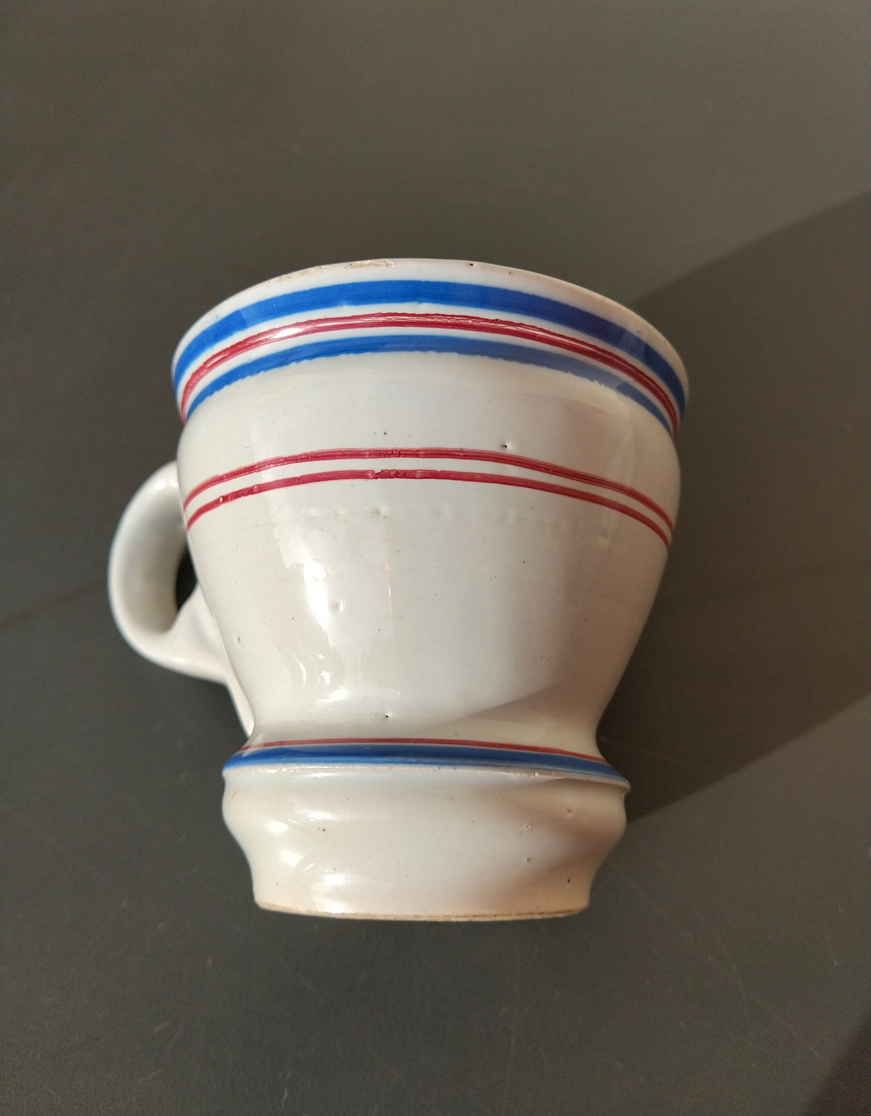 Tasse brûlot vintage en faïence