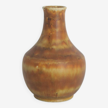 Mid-Century Scandinavian Modern Collectible Small Brown Stoneware Vase by Gunnar Borg for Höganäs