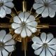 Paire de lampes de plafond en verre de Murano à fleurs blanches. Italie, années 1980.