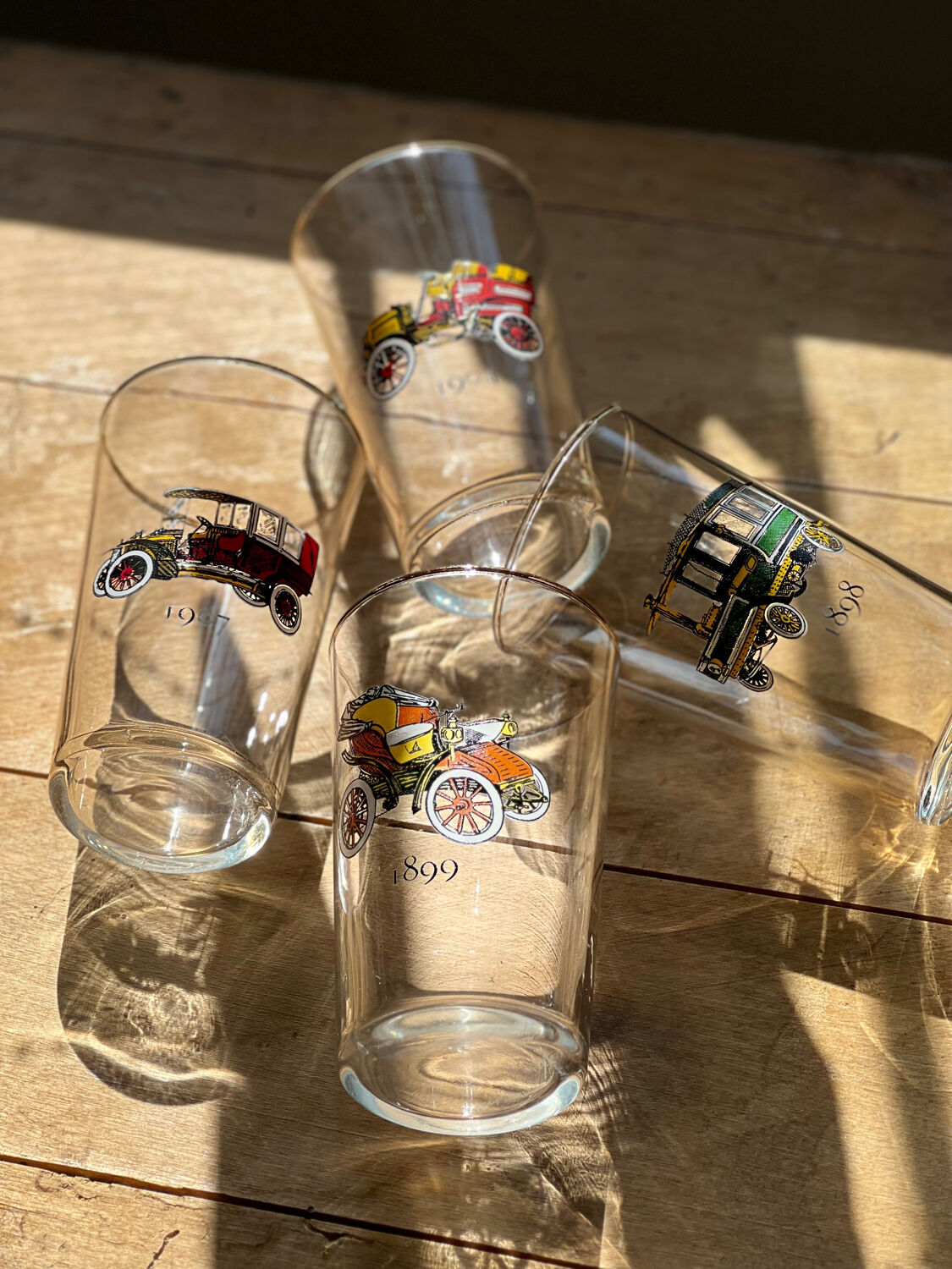 Printed water glasses of vintage cars
