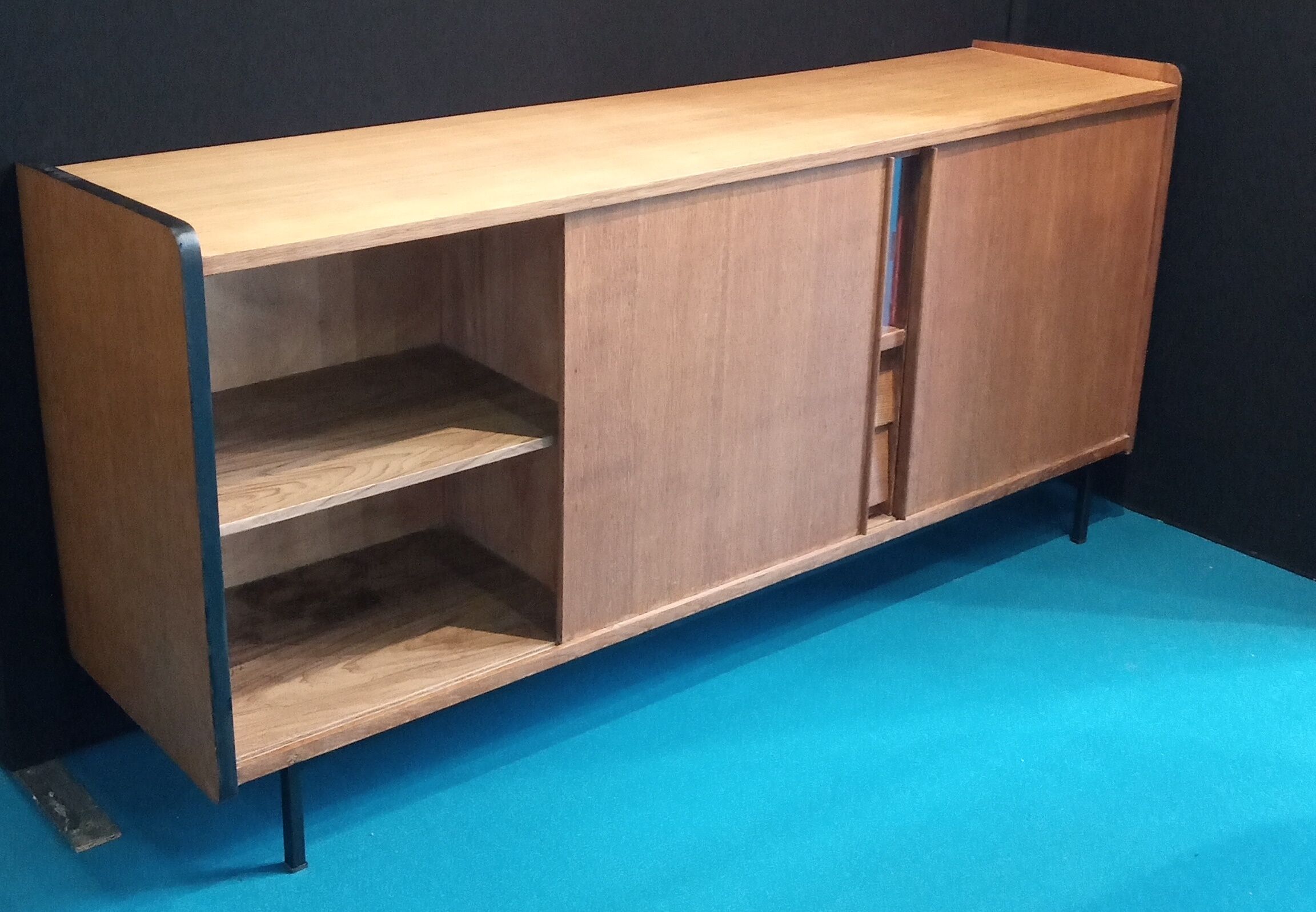 Oak-plated 1950s enfilade