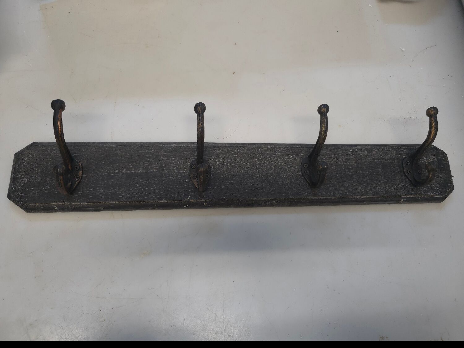 Wall-mounted coat rack with 4 hooks