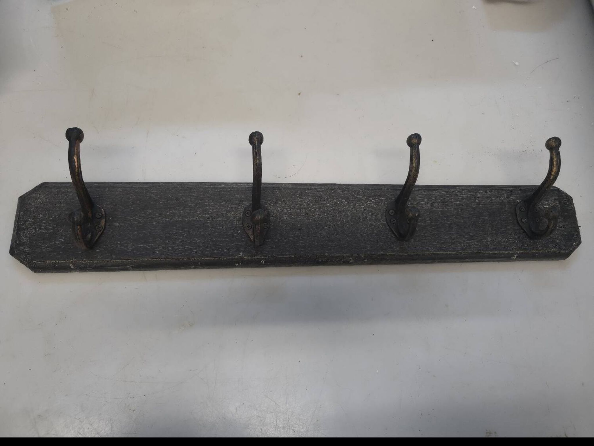 Wall-mounted coat rack with 4 hooks