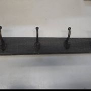 Wall-mounted coat rack with 4 hooks