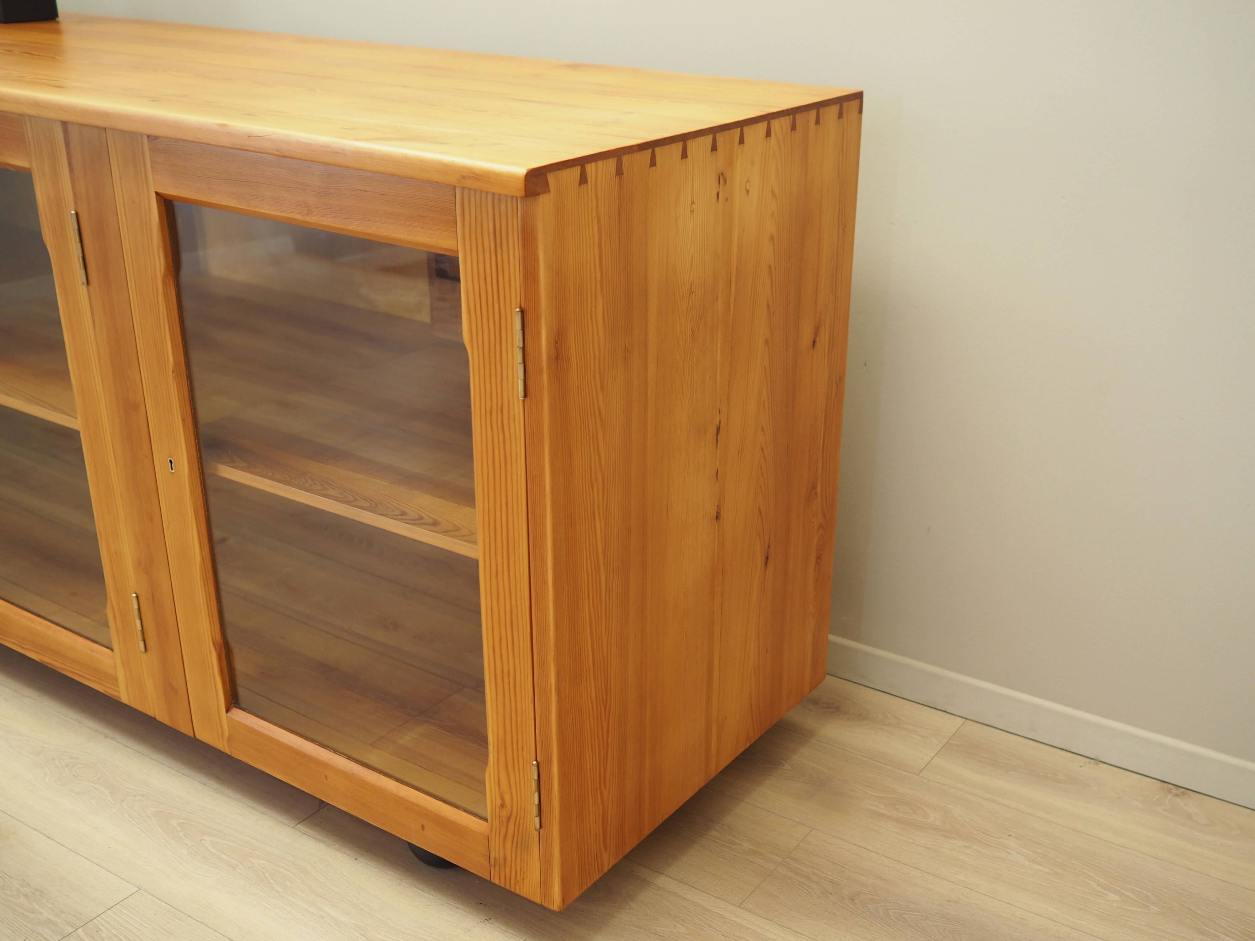 Pine showcase, Danish design, 1980s, production: Denmark