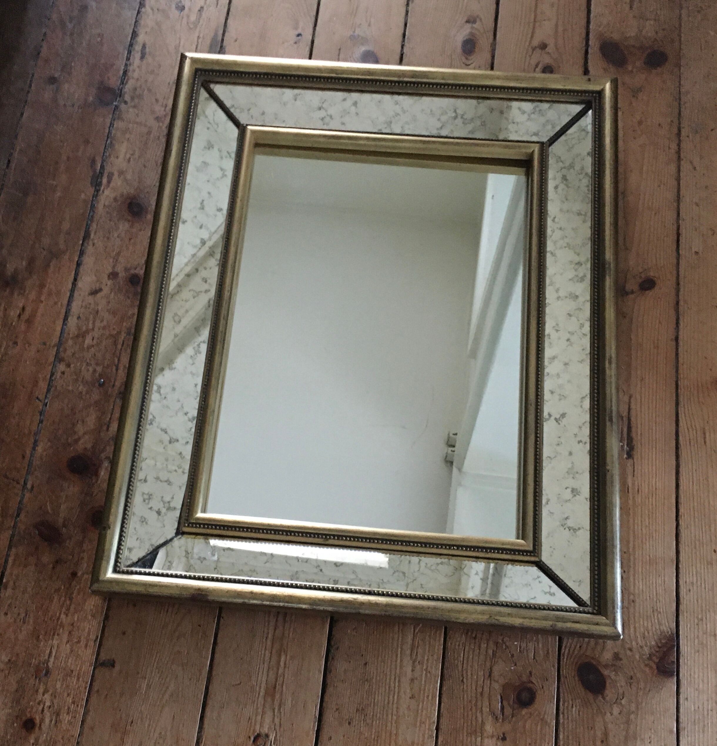 Golden mirror with 68 x 54 cm
