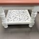 Table basse vintage rénovée avec verre de sécurité feuilleté