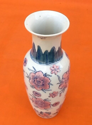 Baluster vase Asian polychrome porcelain with floral decoration of Lotus flowers