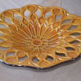 Cut-out ceramic fruit bowl