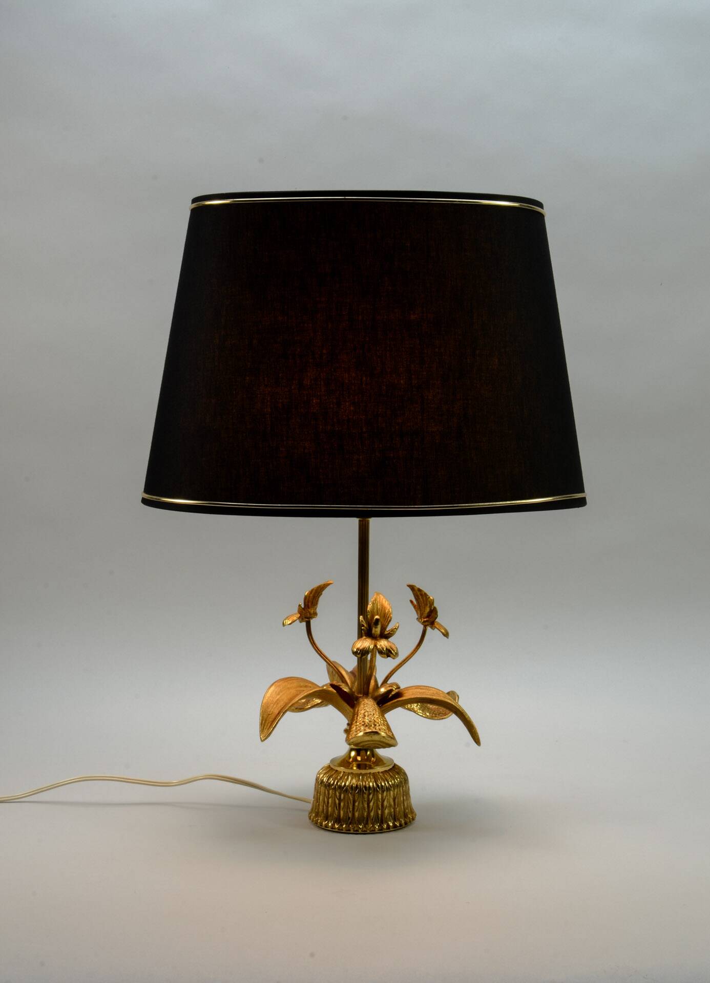 Exclusive Mid-Century Design Brass 'Fleur de Lis' Table Lamp, 1960s