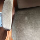 Fauteuil voltaire et un repose pieds