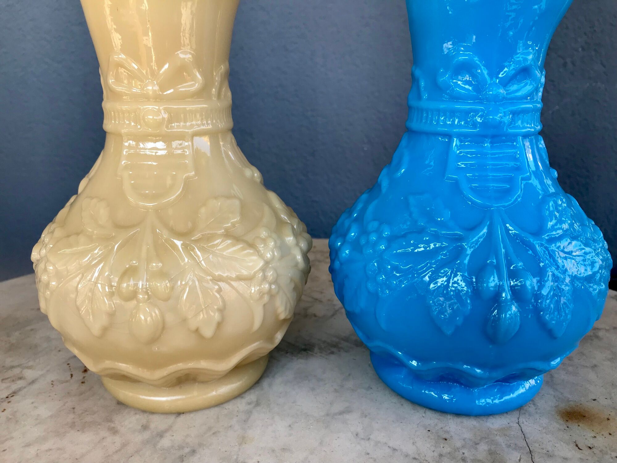Paire de vases opaline de foire début XX