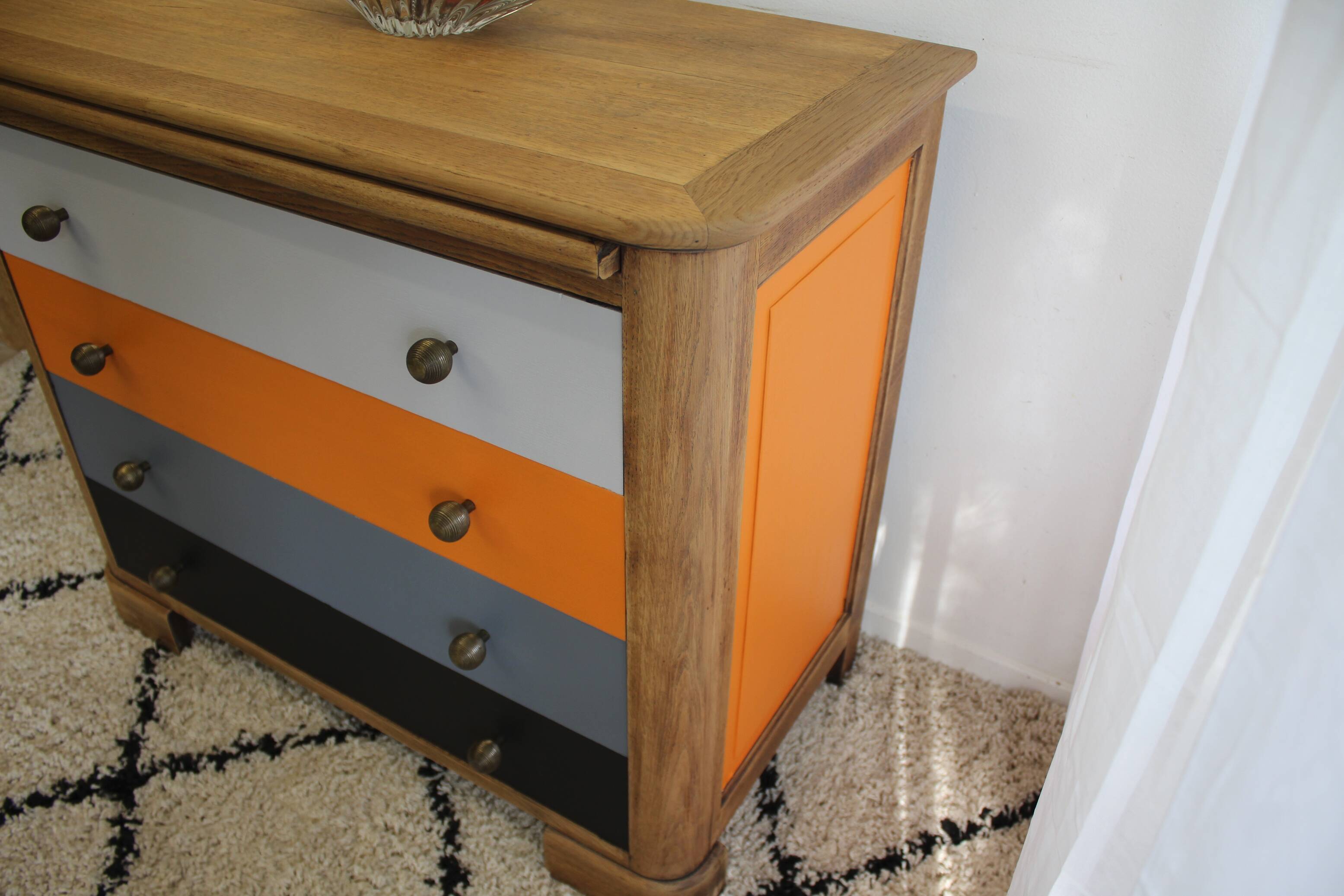 Commode vintage 4 tiroirs bois Grise, orange et bois