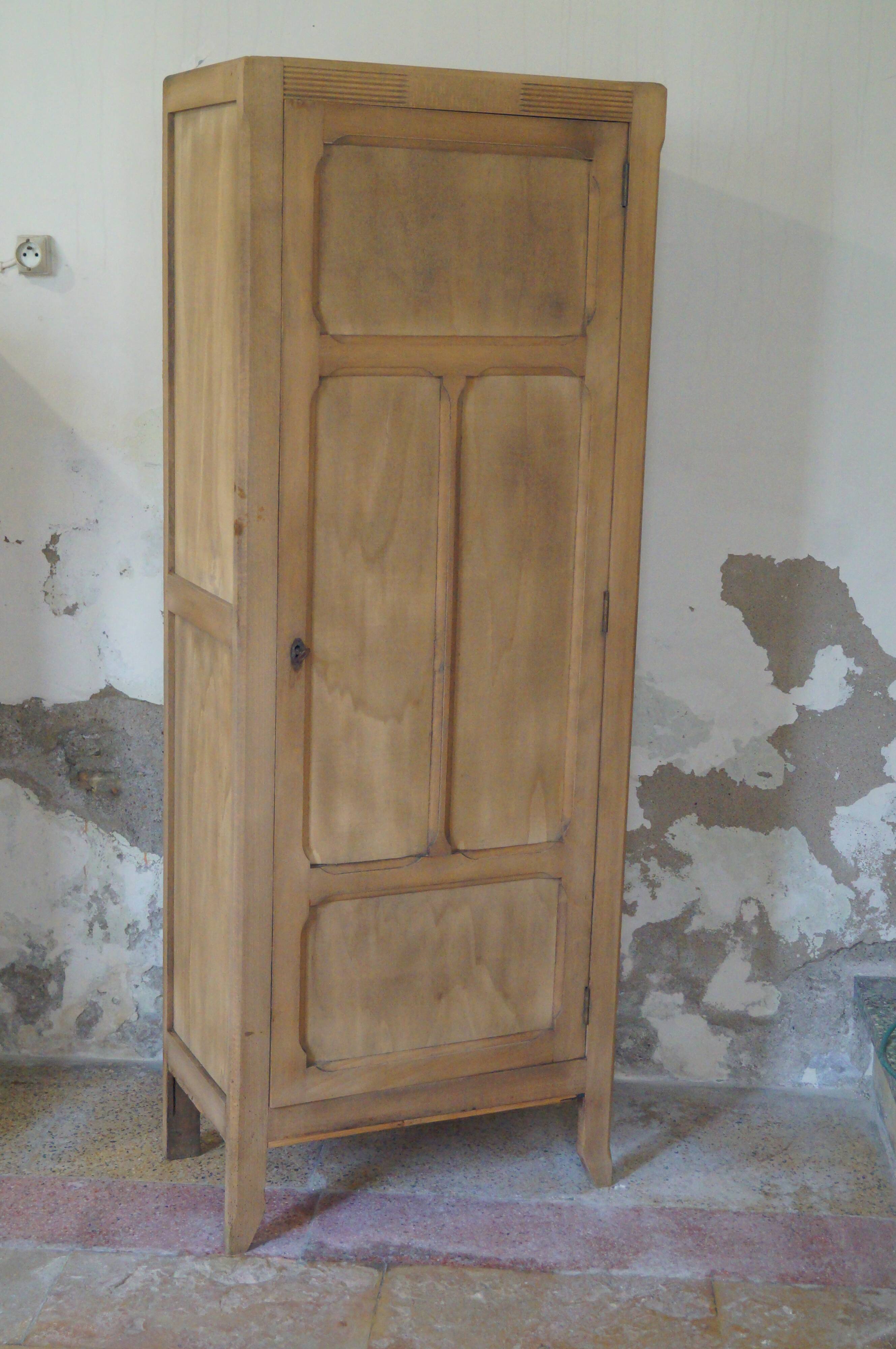 Armoire parisienne en bois brut 1940