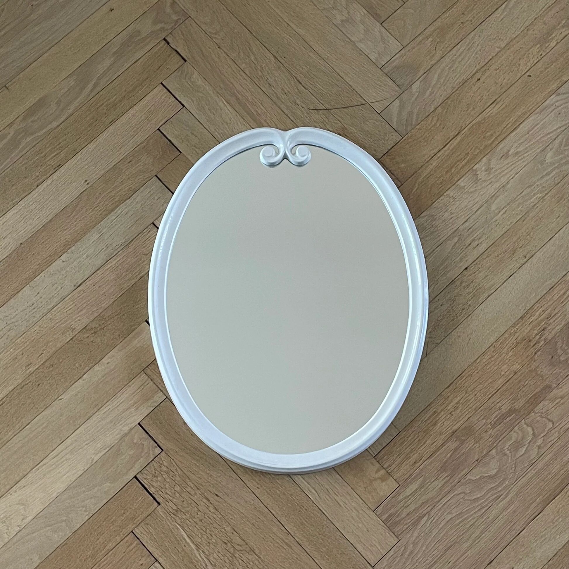White enamelled cast iron mirror