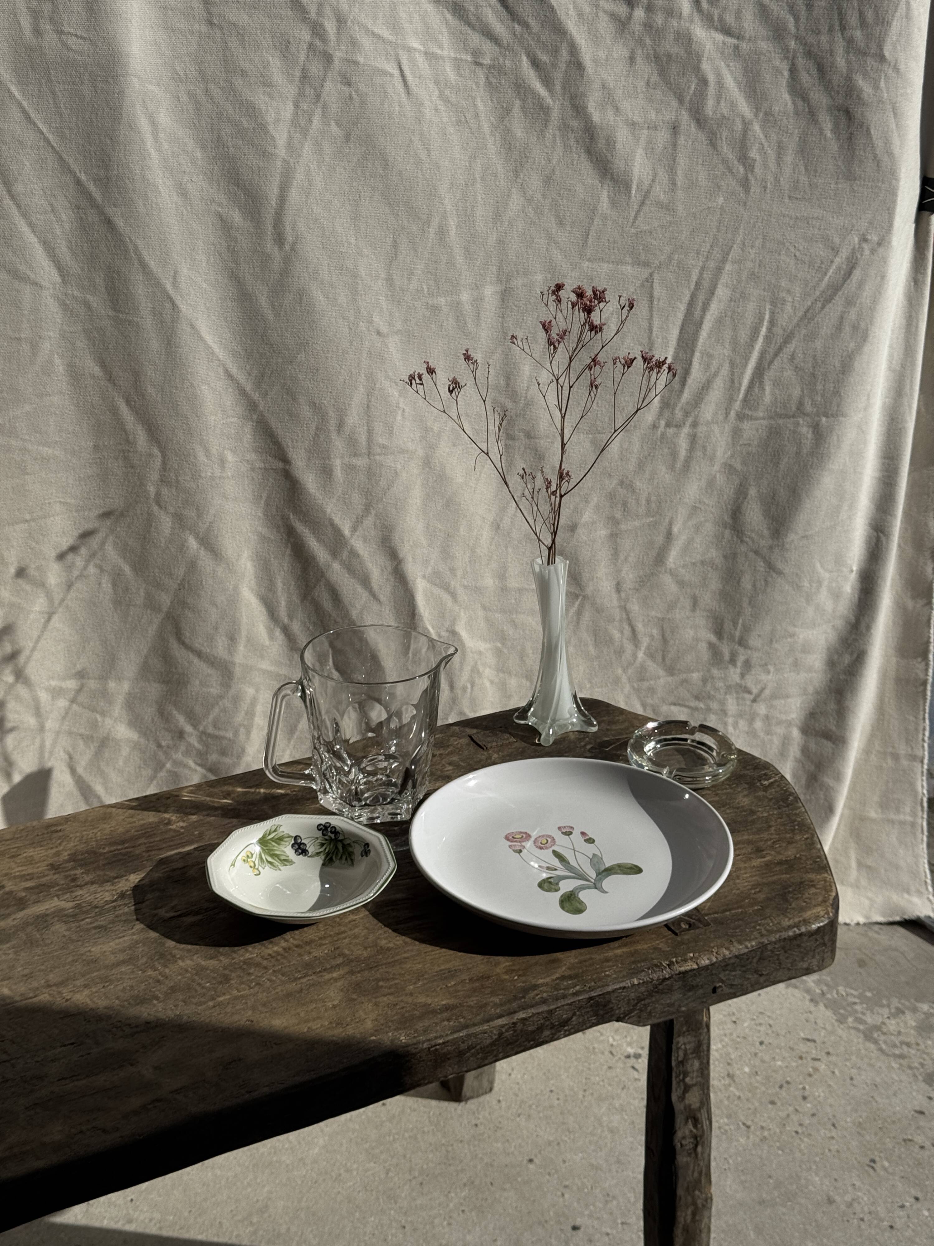 Set of 11 fruit-patterned bowls The Chartwell Collection England D17