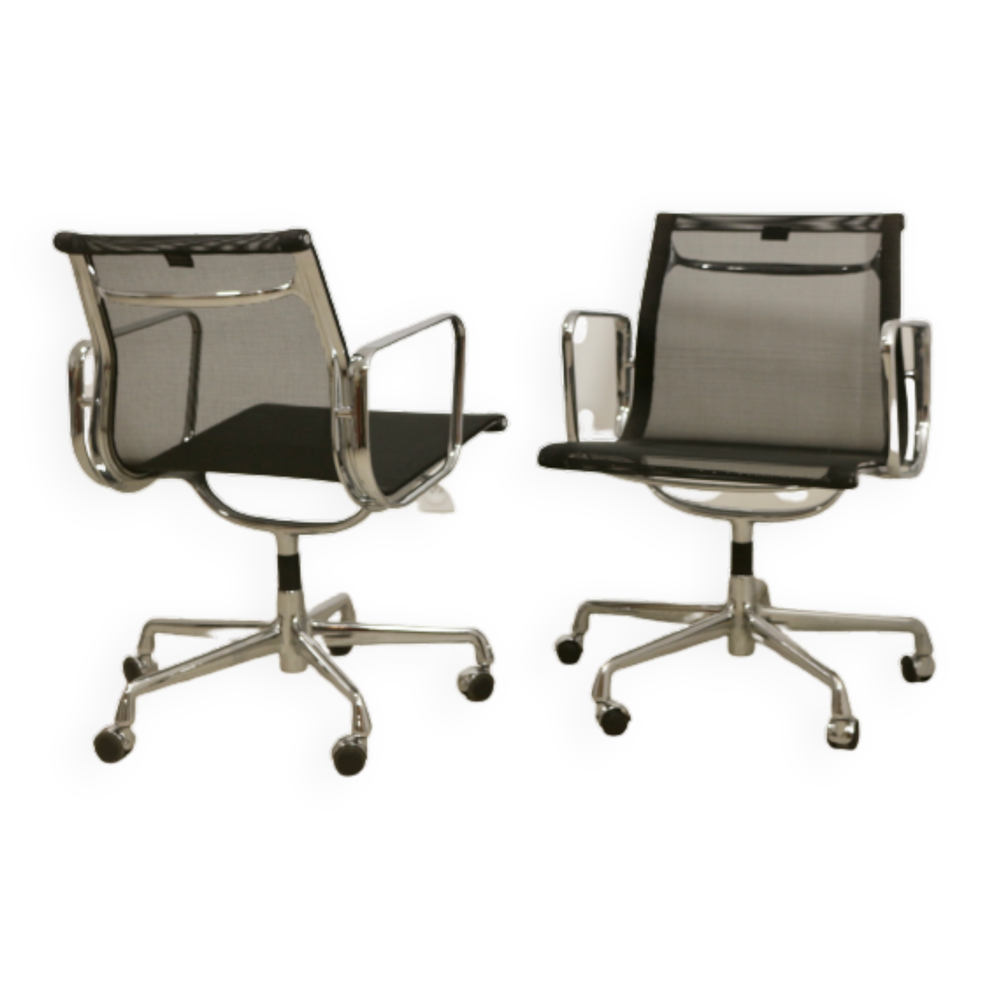 Lot de 2 fauteuils modèle EA 117 de Charles et Ray Eames par Vitra