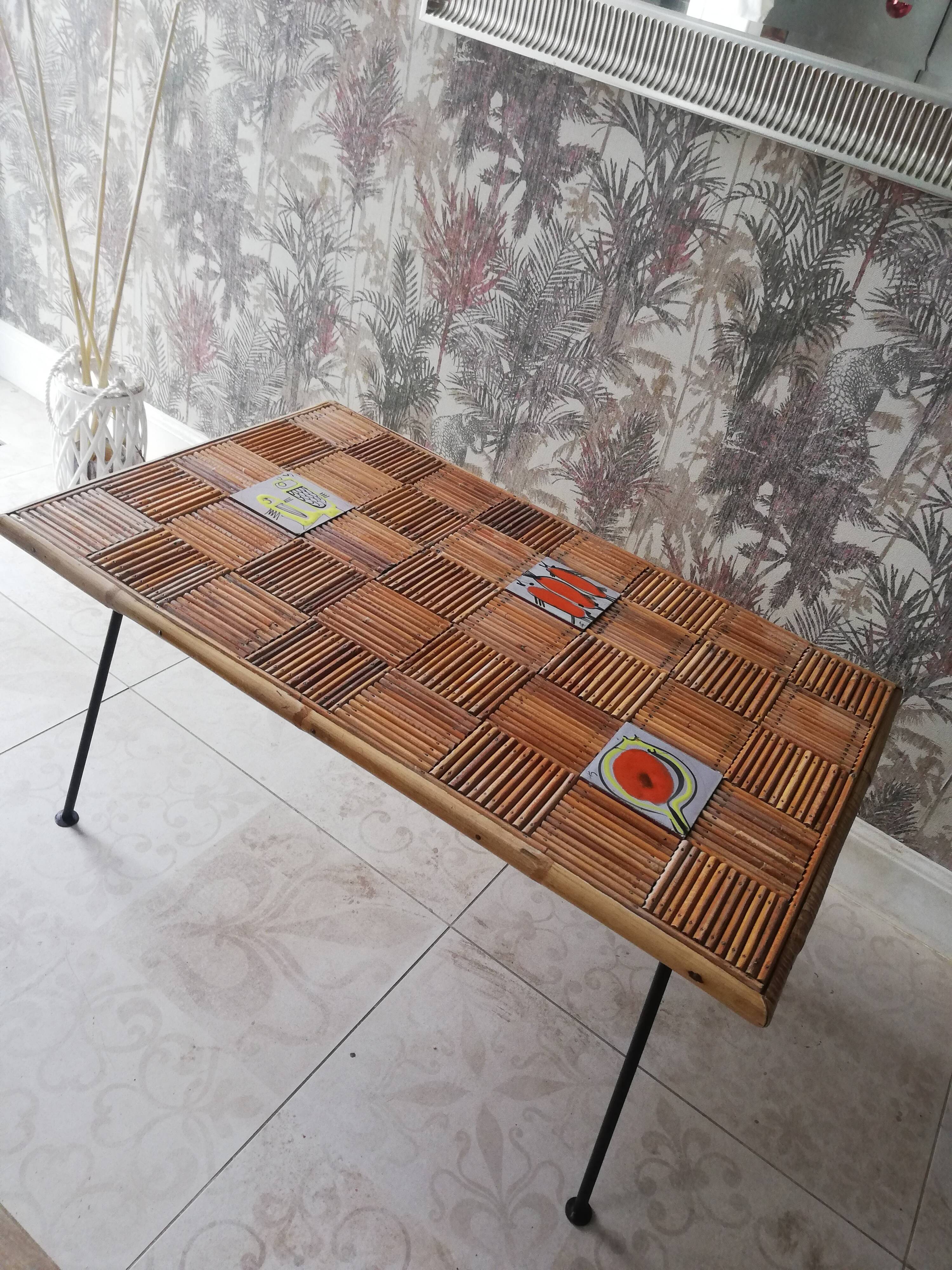 Table basse rotin et céramique années 50