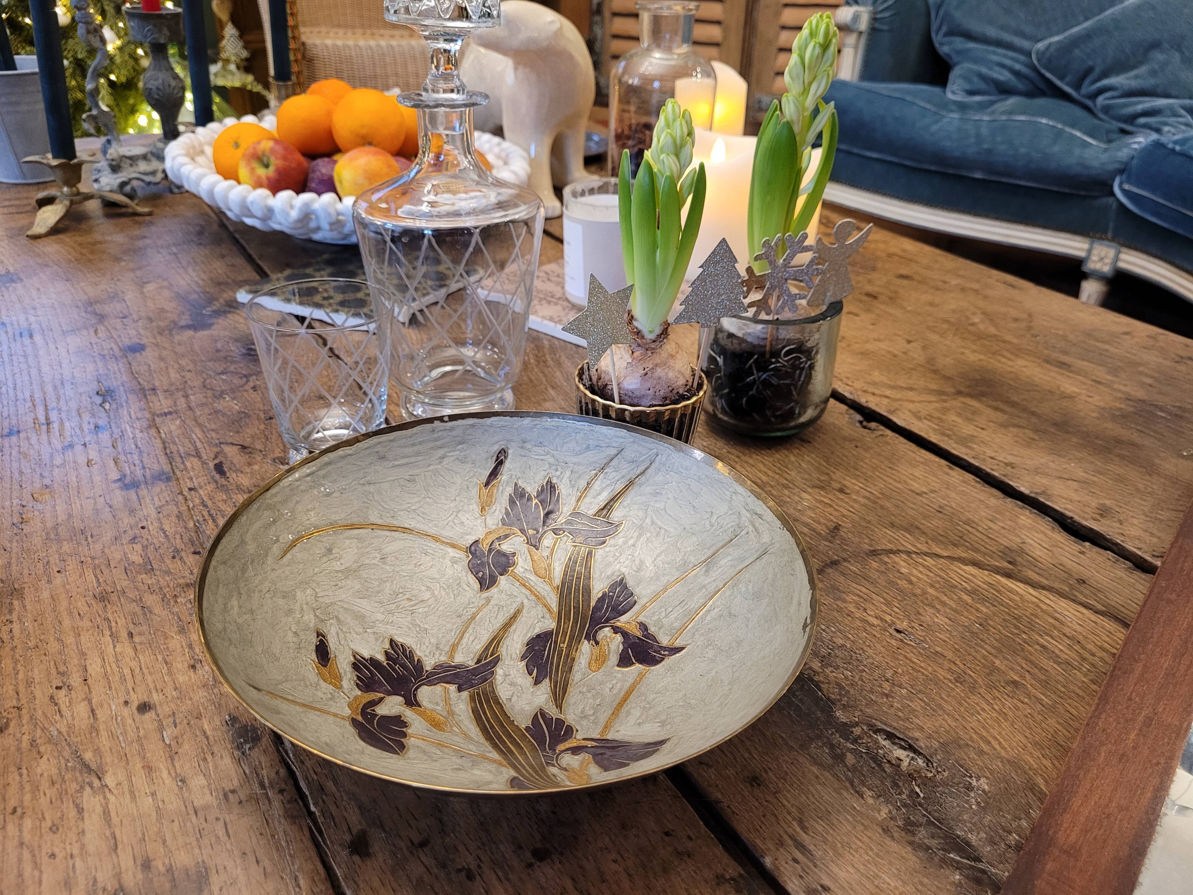 Empty partitioned brass pocket