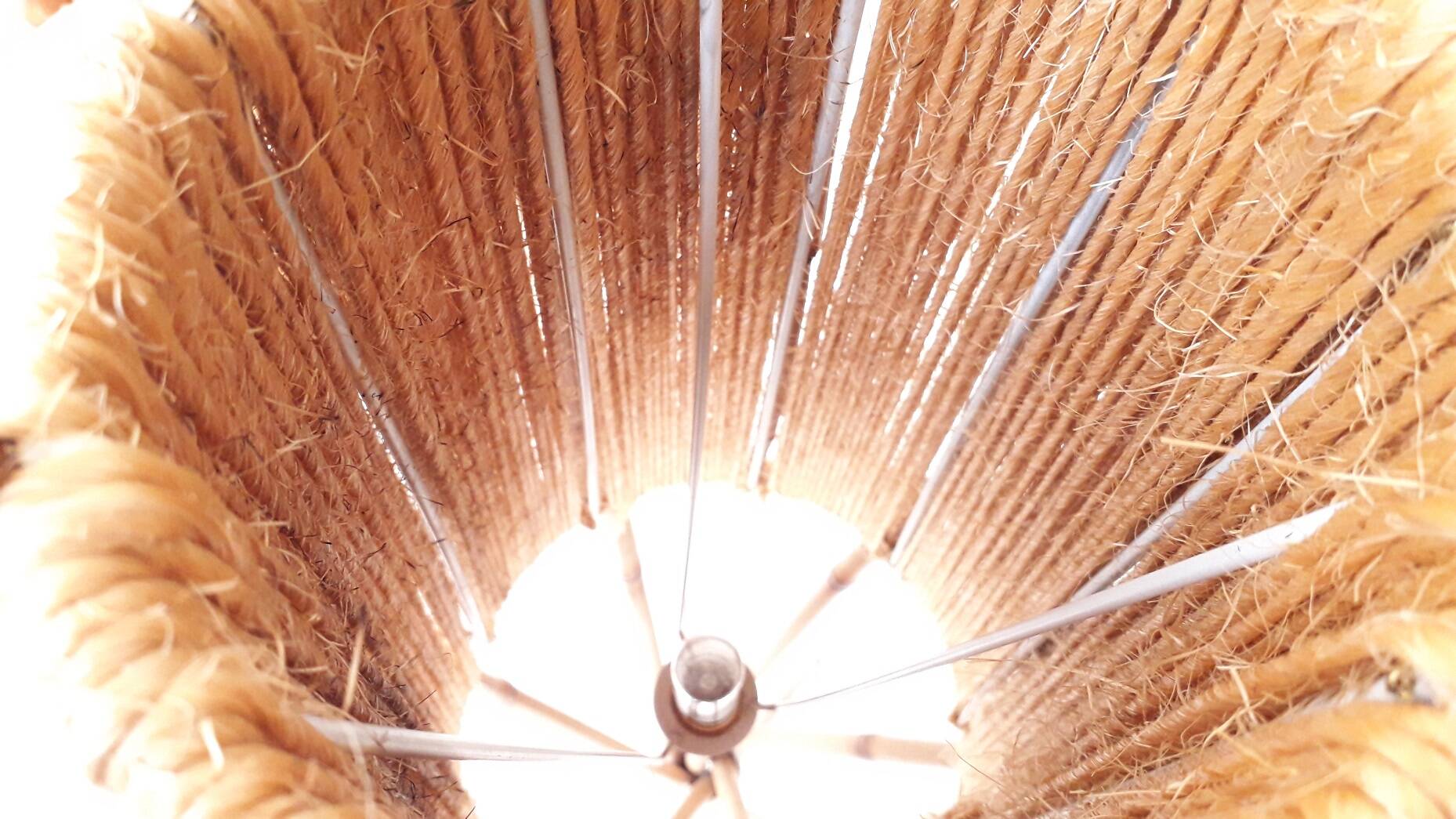 Lampadaire bambou et ficelle