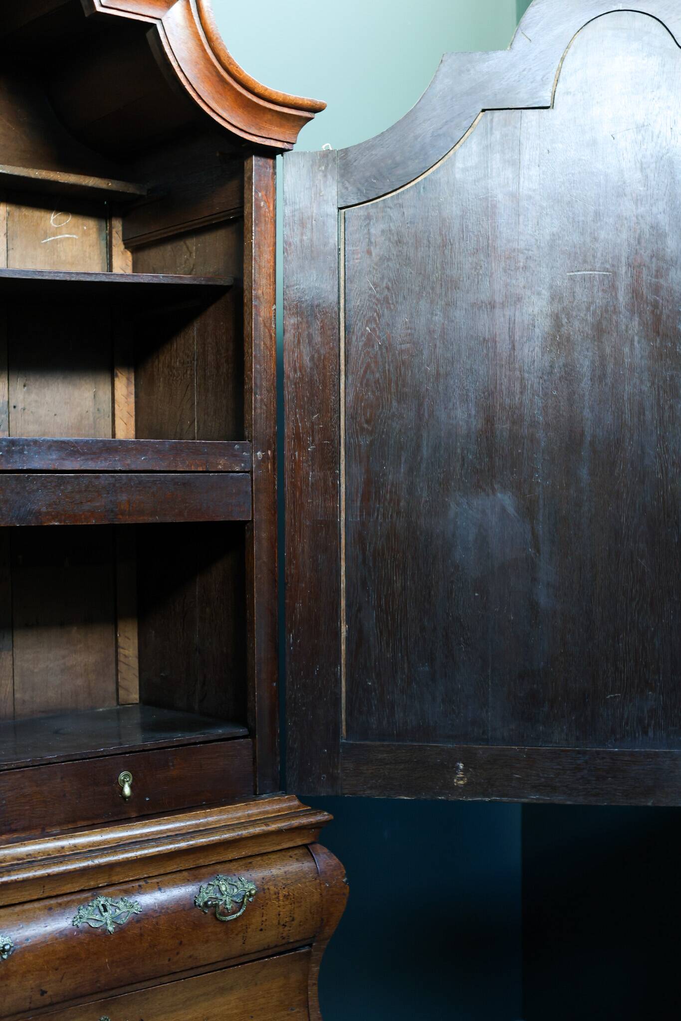 Bombe armoire hollandaise xviiie siècle